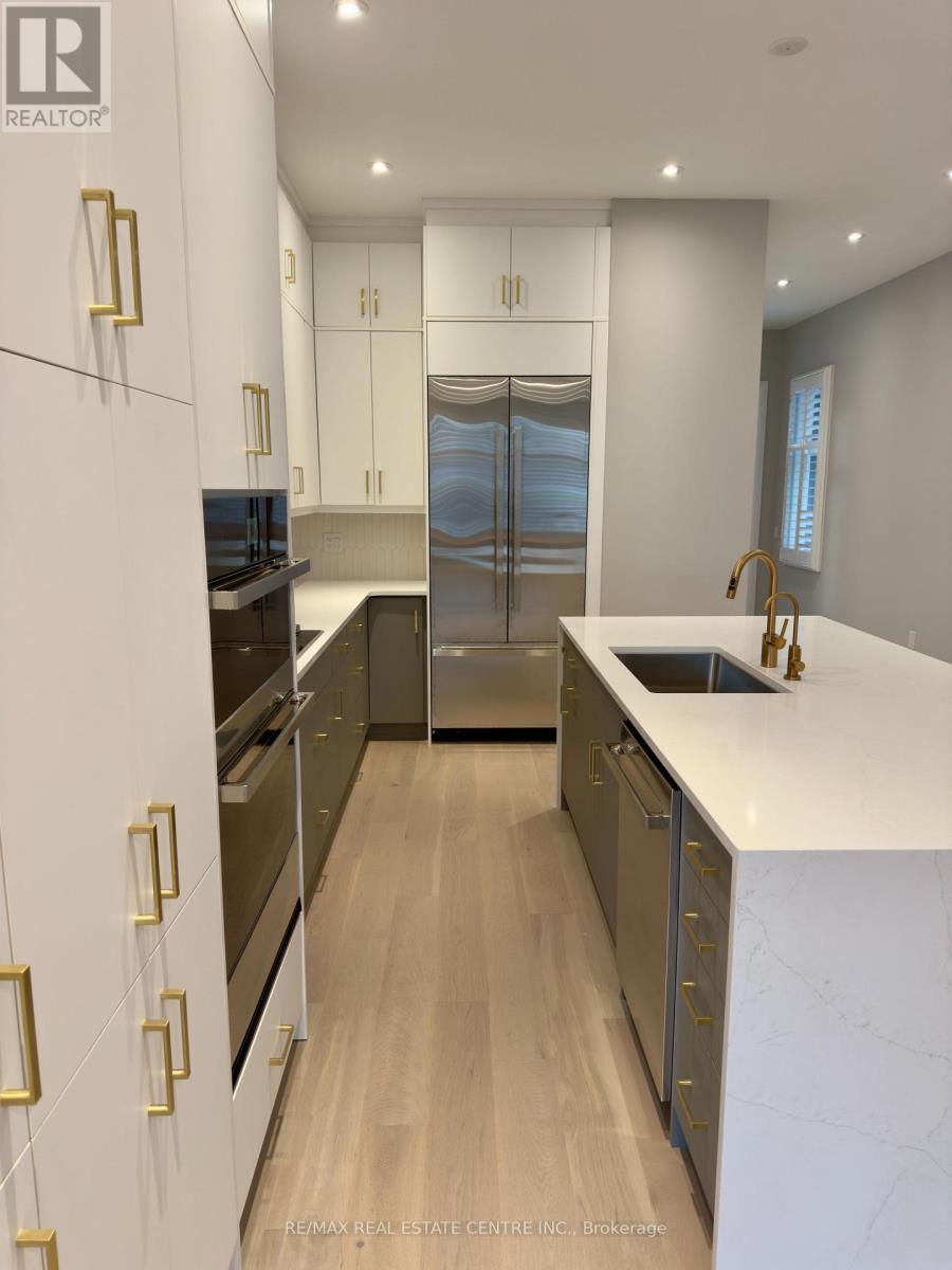 1216 Onyx Trail, Oakville, Ontario  L6H 7G1 - Photo 6 - W12499434