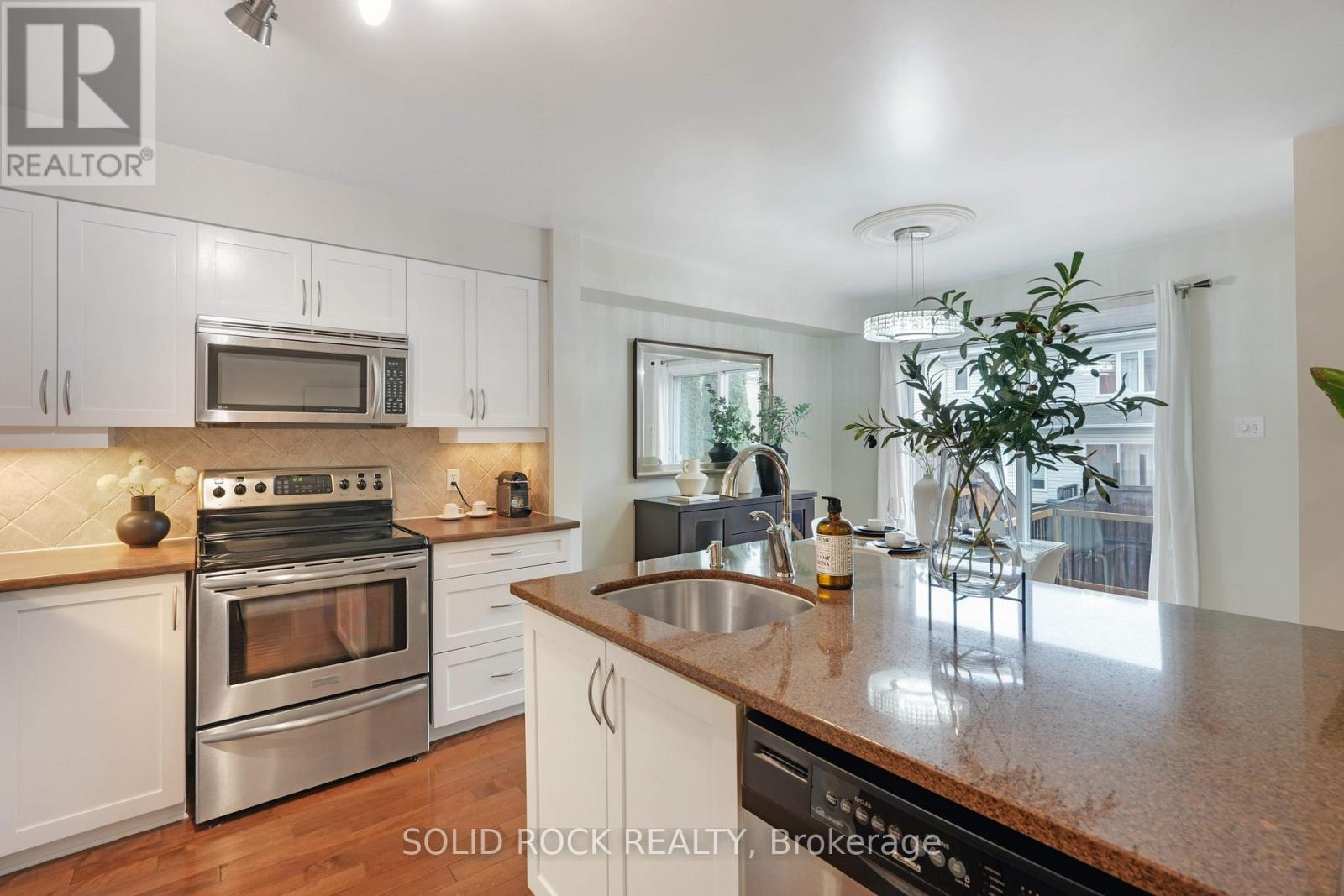 9 Stoneleigh Street, Ottawa, Ontario  K2G 7A2 - Photo 10 - X12499442