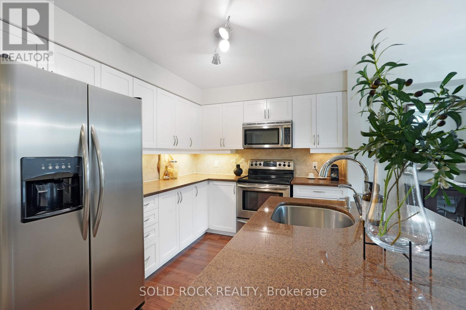 9 Stoneleigh Street, Ottawa, Ontario  K2G 7A2 - Photo 9 - X12499442