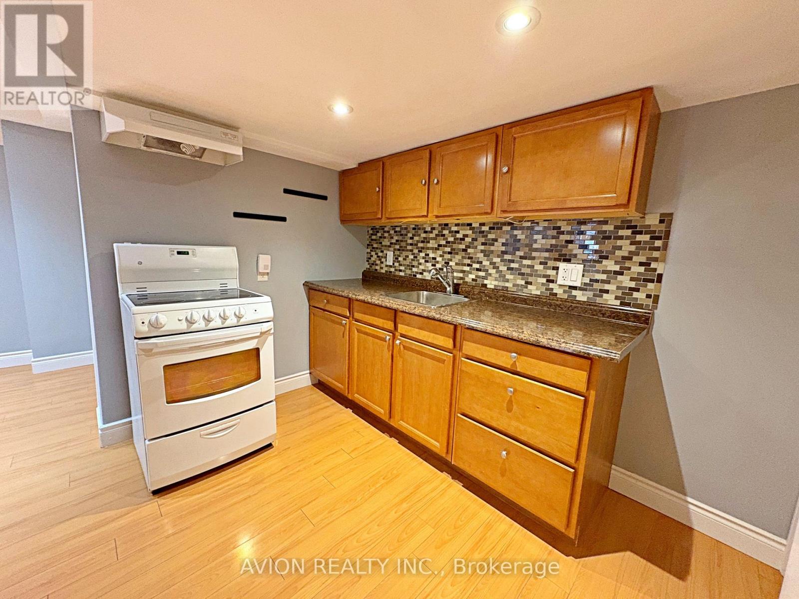 Lower - 91 Ridgeway Court, Vaughan, Ontario  L6A 2R5 - Photo 8 - N12499500