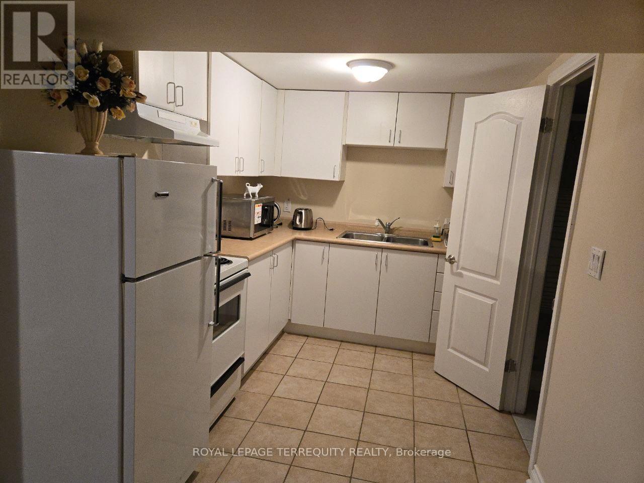 Basement - 323 Towercrest Drive, Newmarket, Ontario  L3Y 1C3 - Photo 4 - N12499514