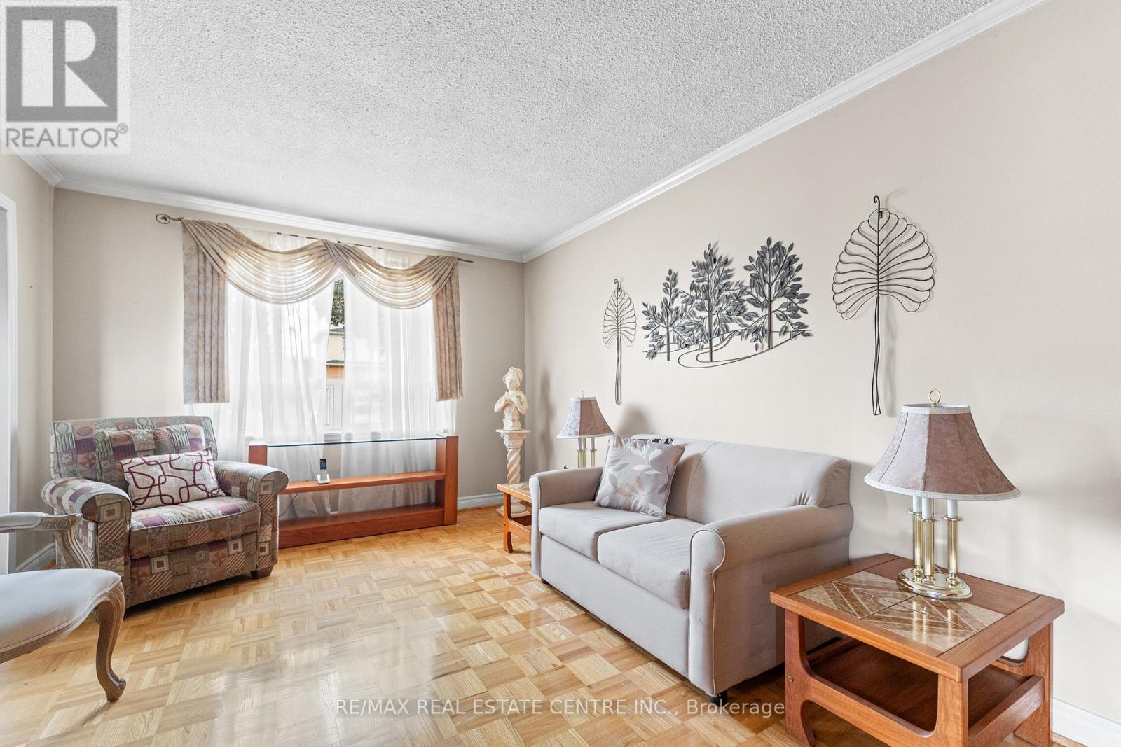 48 Marblehead Crescent, Brampton, Ontario  L6S 2V1 - Photo 5 - W12497652