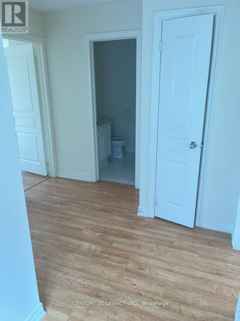 16 Saint Dennis Road, Brampton, Ontario  L6R 3W5 - Photo 12 - W12499512