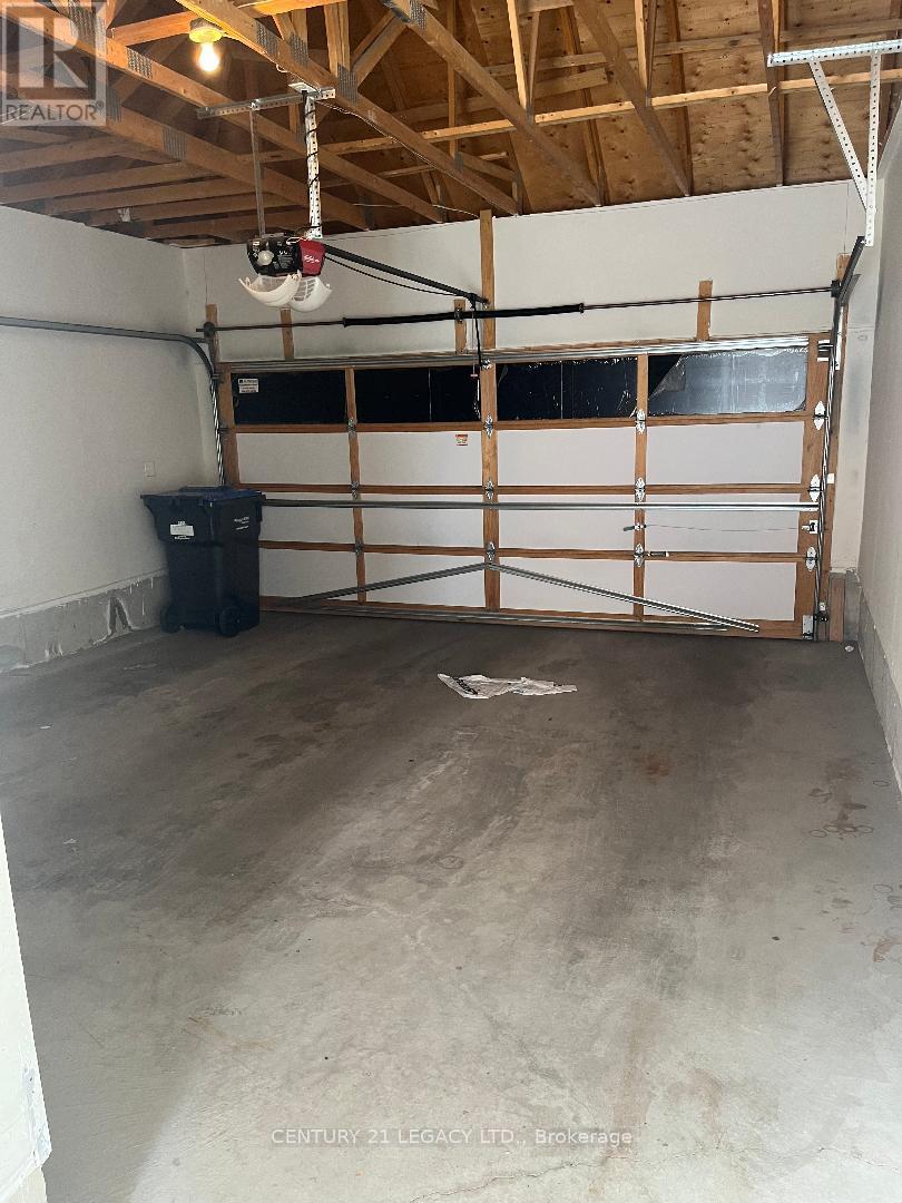 16 Saint Dennis Road, Brampton, Ontario  L6R 3W5 - Photo 3 - W12499512