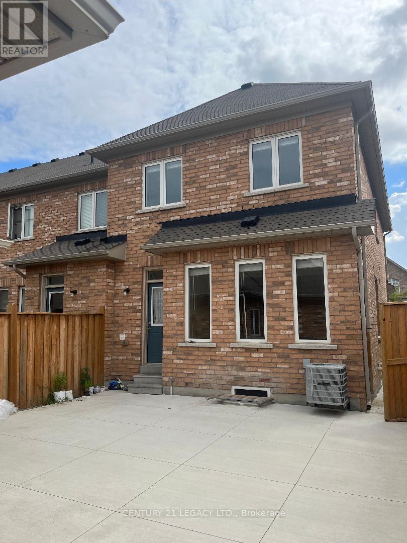 16 Saint Dennis Road, Brampton, Ontario  L6R 3W5 - Photo 4 - W12499512