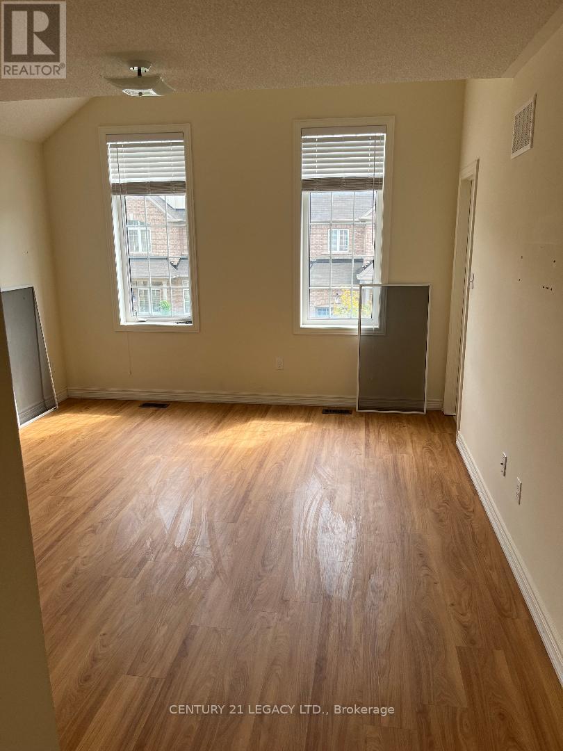 16 Saint Dennis Road, Brampton, Ontario  L6R 3W5 - Photo 8 - W12499512