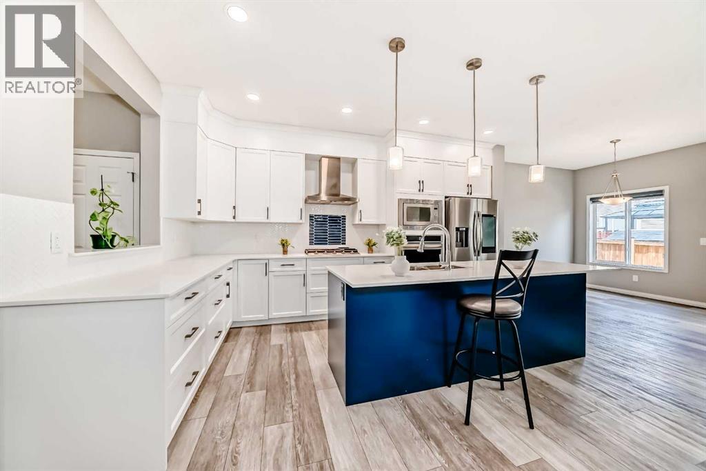 210 Heartland Avenue, Cochrane, Alberta  T4C 2P9 - Photo 4 - A2235652