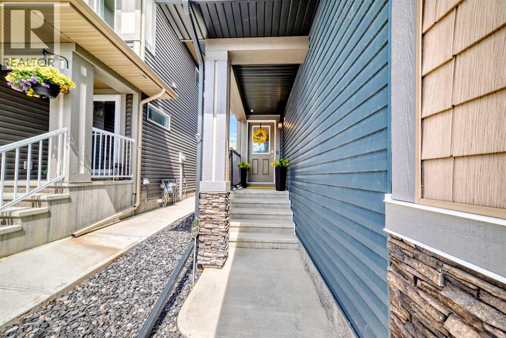 210 Heartland Avenue, Cochrane, Alberta  T4C 2P9 - Photo 2 - A2235652