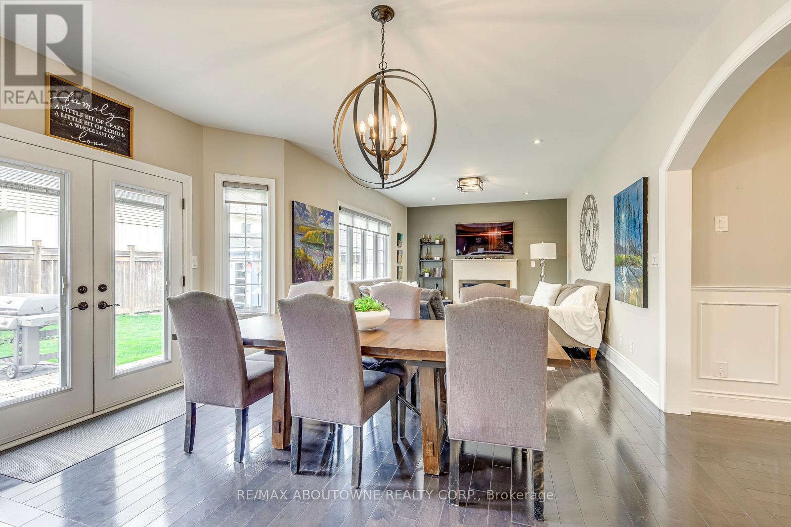 20 Vinegar Hill Street, Hamilton (Waterdown), Ontario  L0R 2H0 - Photo 16 - X12499516