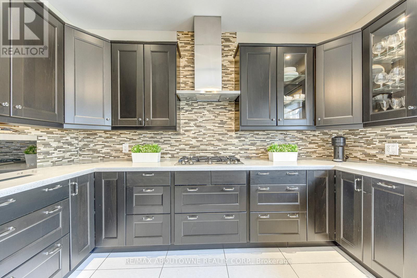 20 Vinegar Hill Street, Hamilton (Waterdown), Ontario  L0R 2H0 - Photo 19 - X12499516