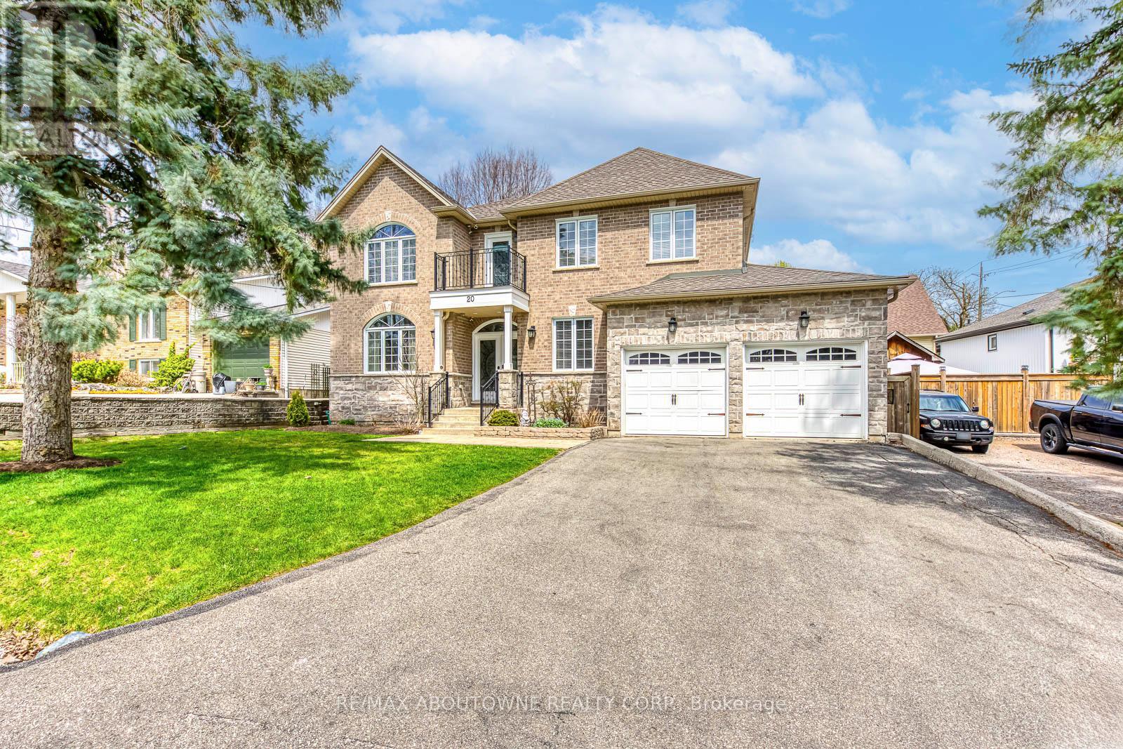 20 Vinegar Hill Street, Hamilton (Waterdown), Ontario  L0R 2H0 - Photo 2 - X12499516