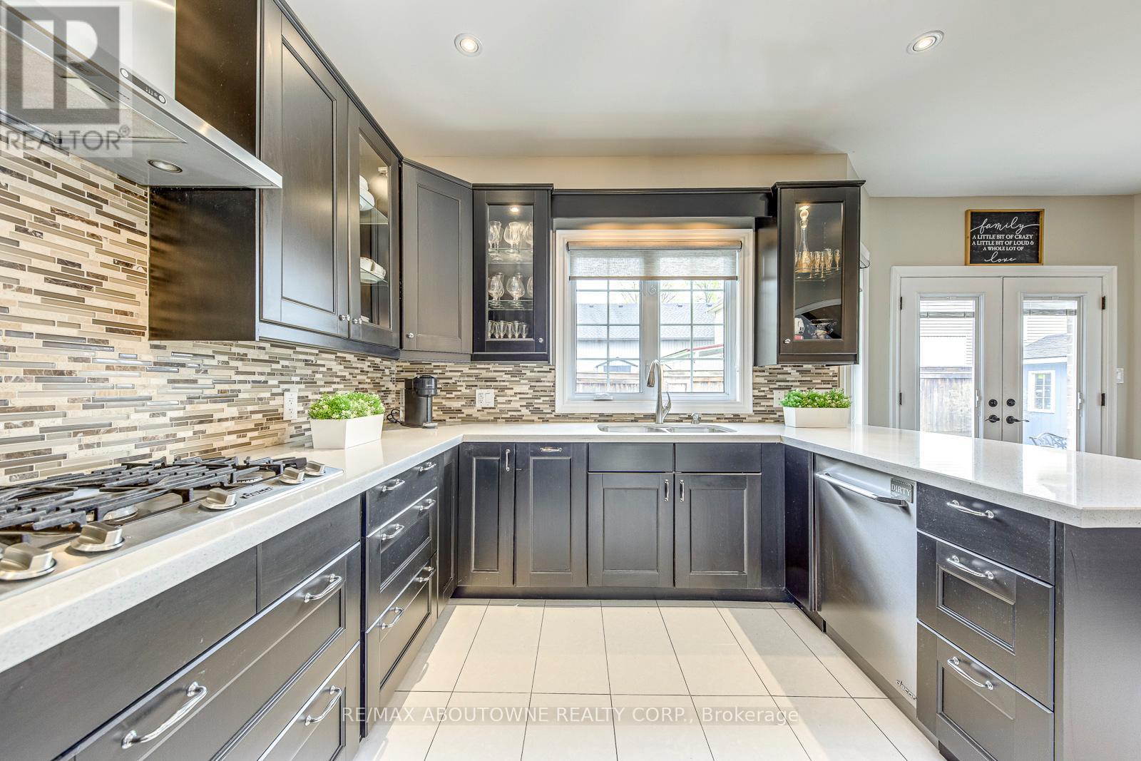 20 Vinegar Hill Street, Hamilton (Waterdown), Ontario  L0R 2H0 - Photo 20 - X12499516