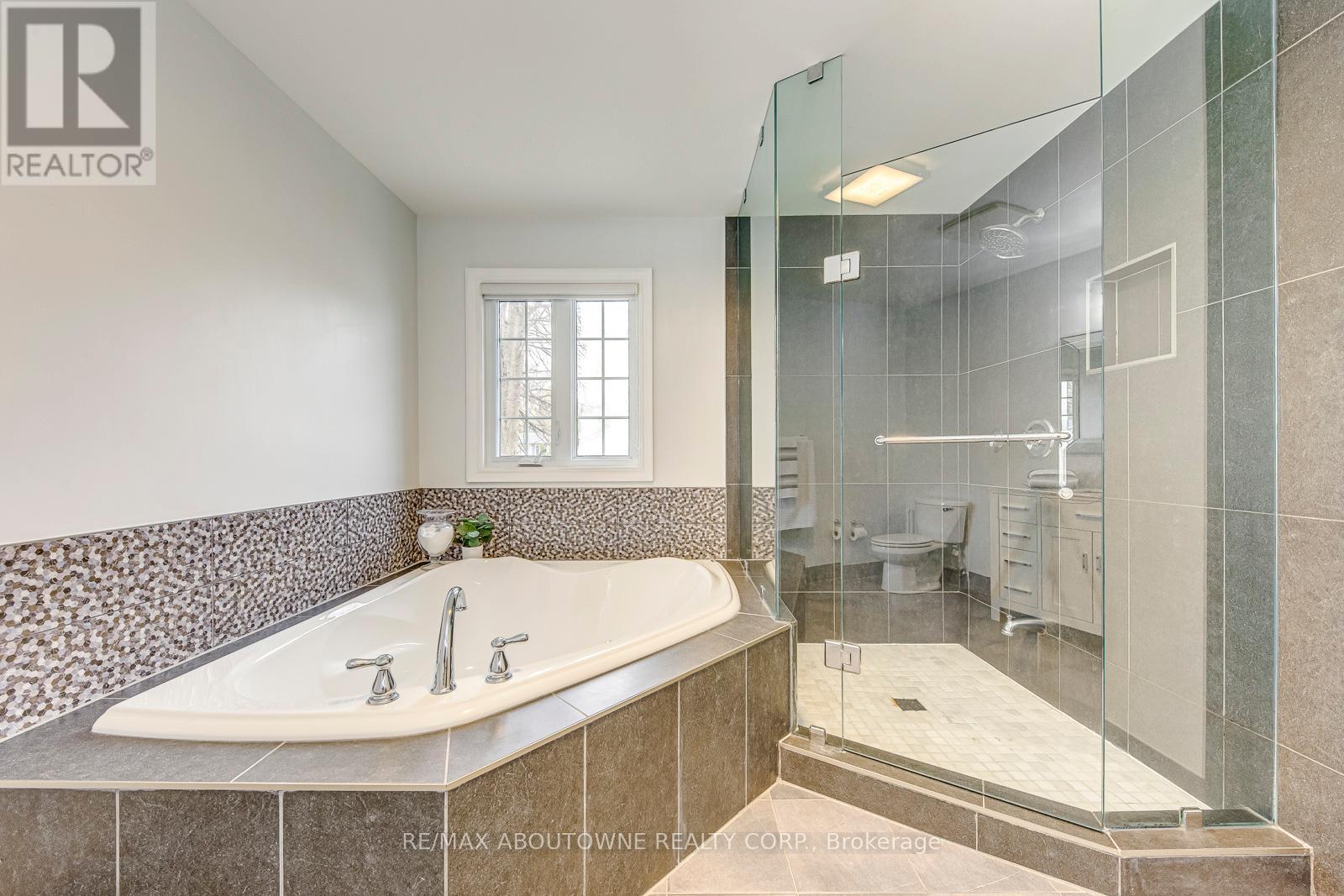 20 Vinegar Hill Street, Hamilton (Waterdown), Ontario  L0R 2H0 - Photo 35 - X12499516