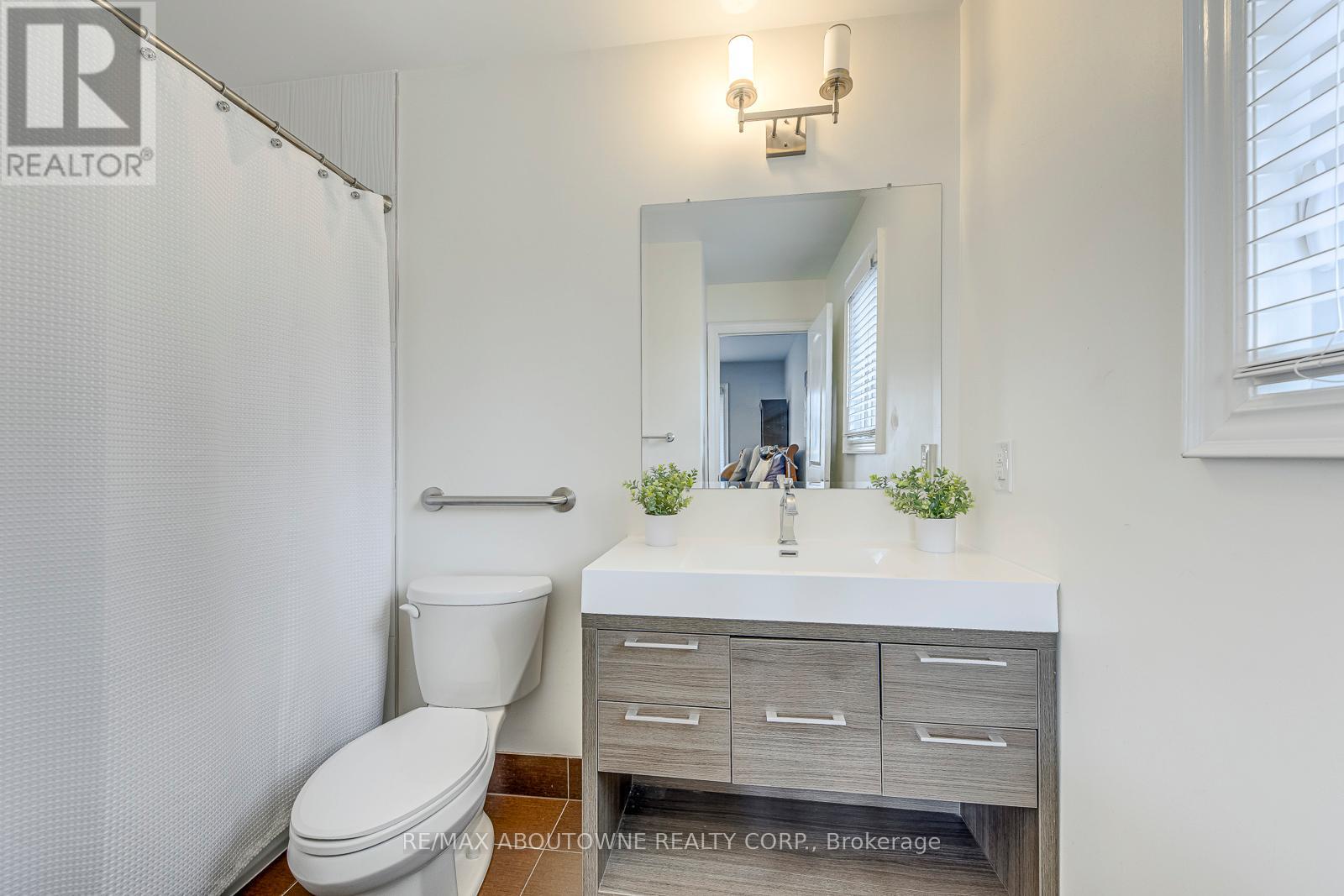 20 Vinegar Hill Street, Hamilton (Waterdown), Ontario  L0R 2H0 - Photo 38 - X12499516