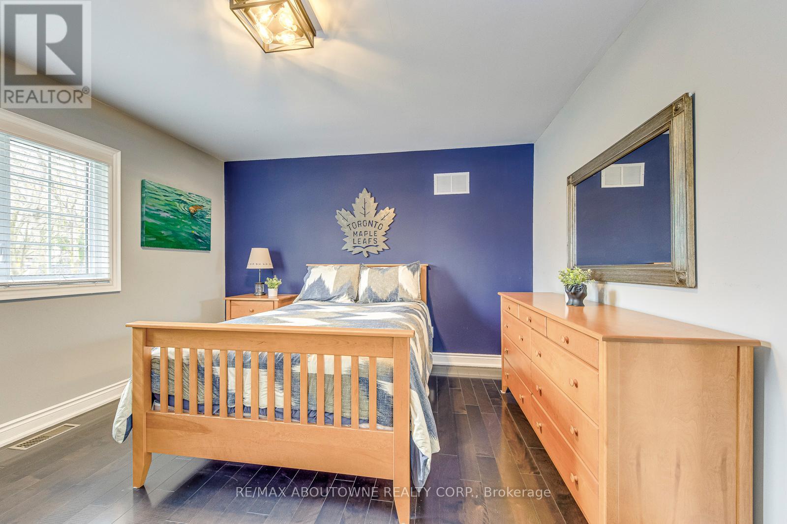 20 Vinegar Hill Street, Hamilton (Waterdown), Ontario  L0R 2H0 - Photo 43 - X12499516