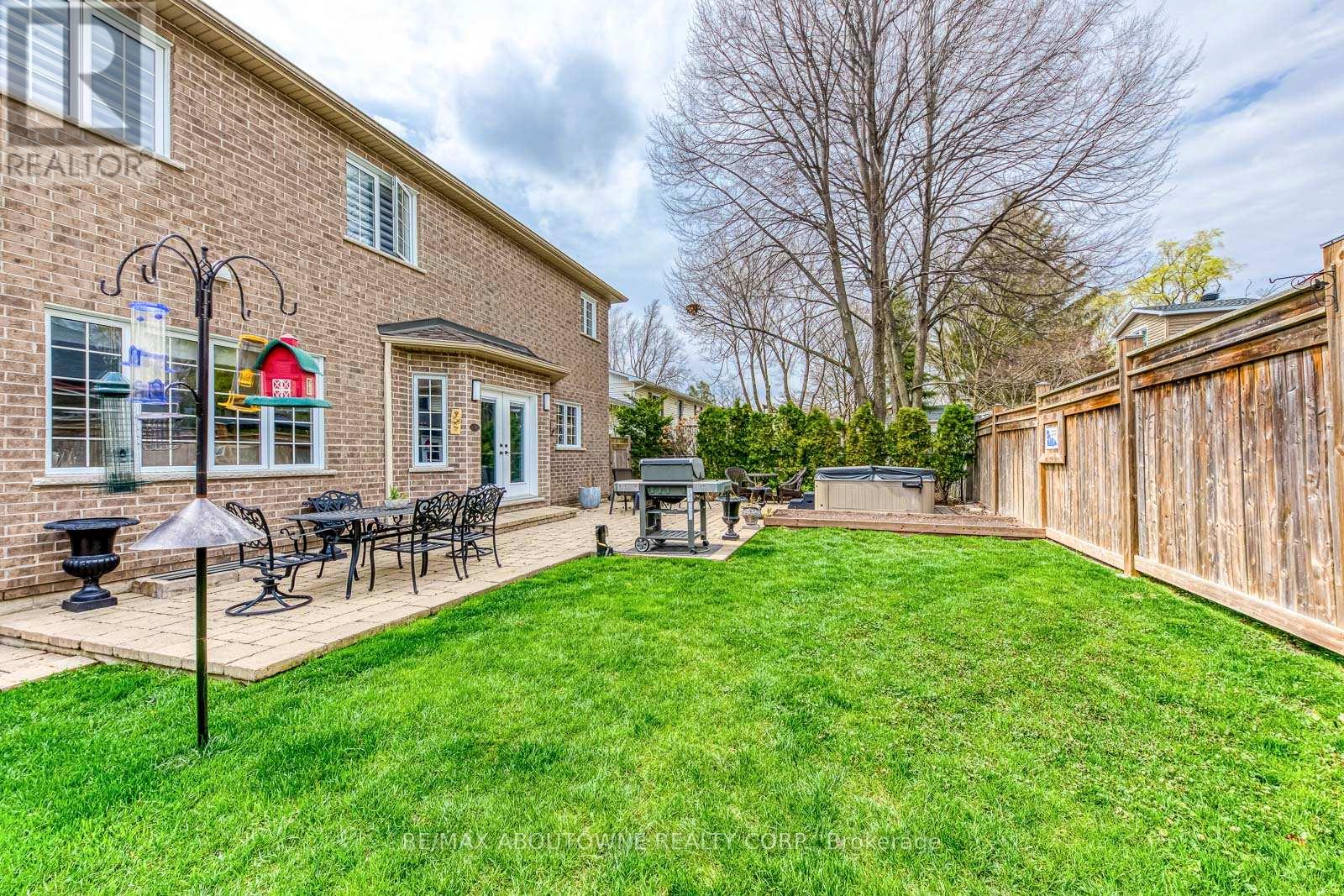 20 Vinegar Hill Street, Hamilton (Waterdown), Ontario  L0R 2H0 - Photo 45 - X12499516