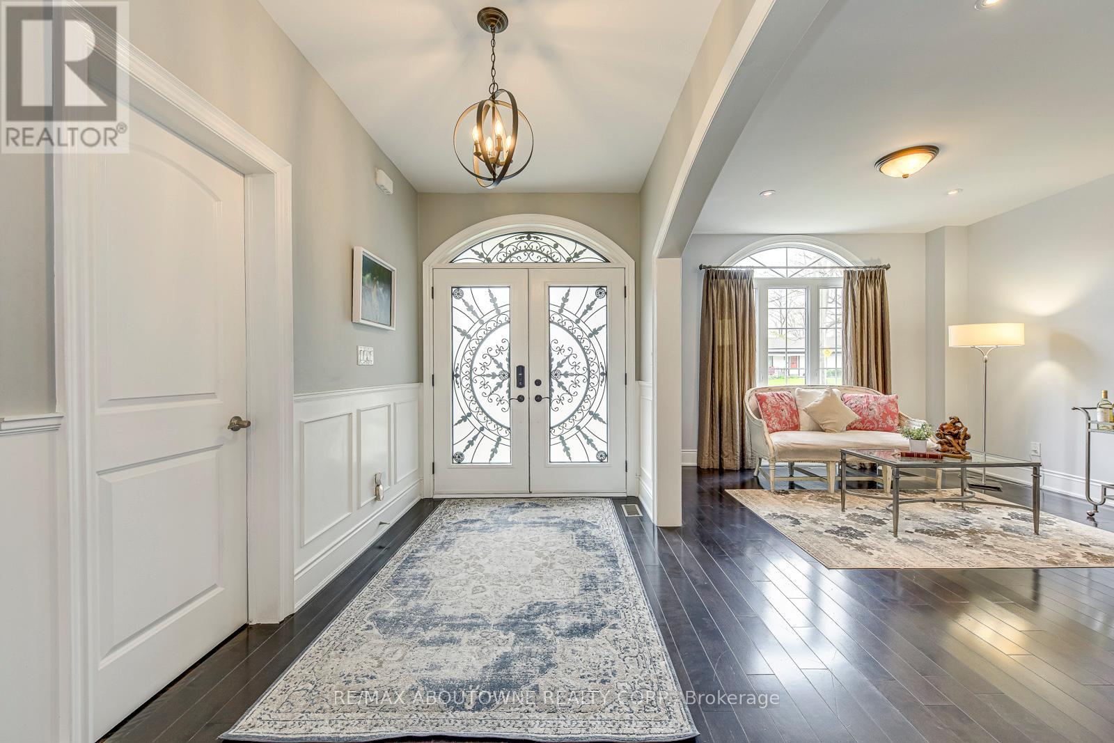 20 Vinegar Hill Street, Hamilton (Waterdown), Ontario  L0R 2H0 - Photo 5 - X12499516