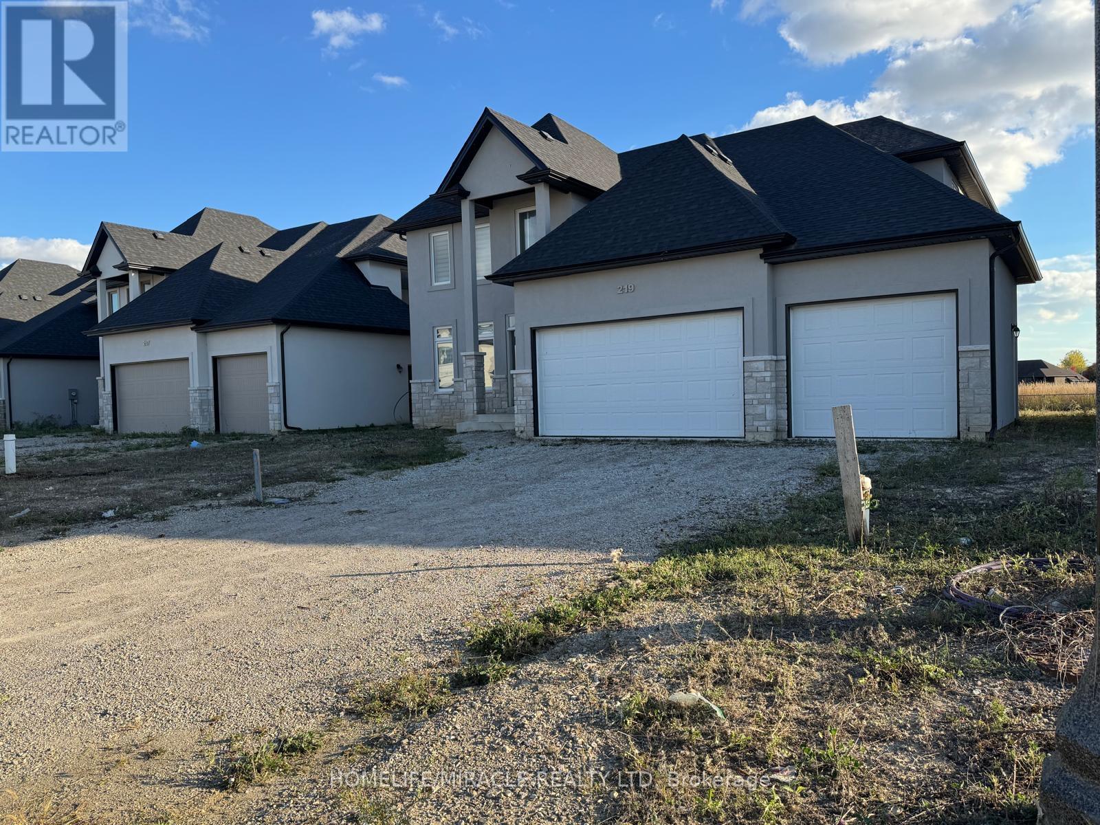 219 Cowan Court, Amherstburg, Ontario  N9V 0G9 - Photo 2 - X12499518