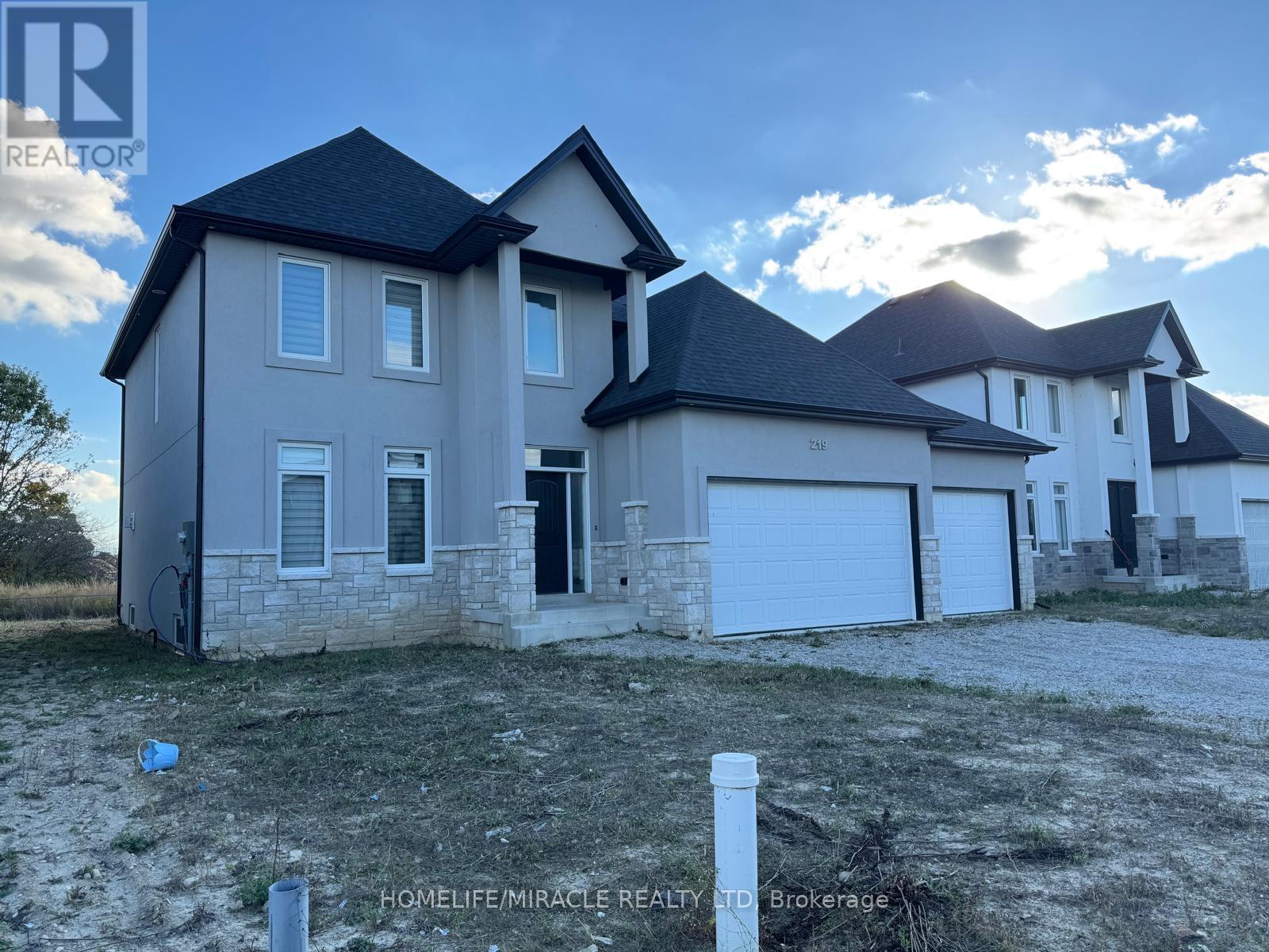 219 Cowan Court, Amherstburg, Ontario  N9V 0G9 - Photo 3 - X12499518