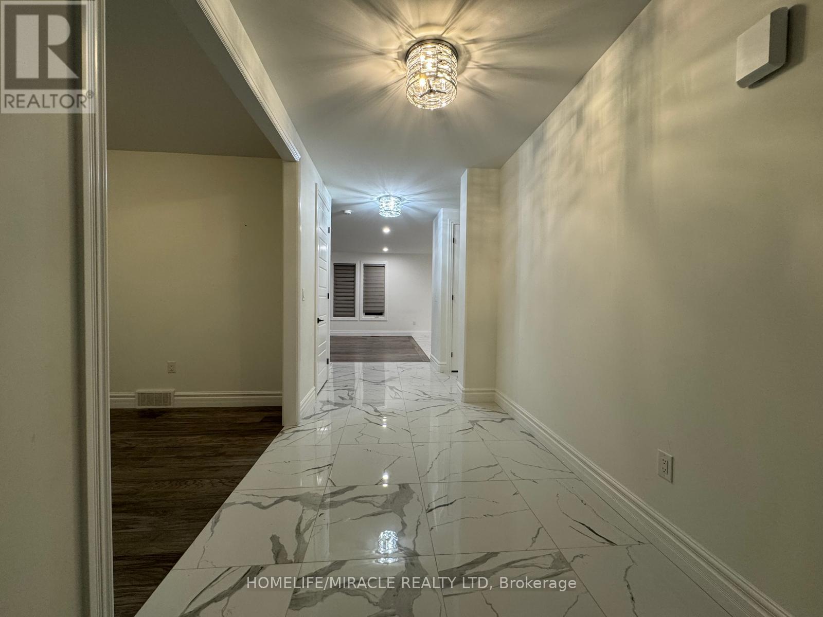 219 Cowan Court, Amherstburg, Ontario  N9V 0G9 - Photo 4 - X12499518