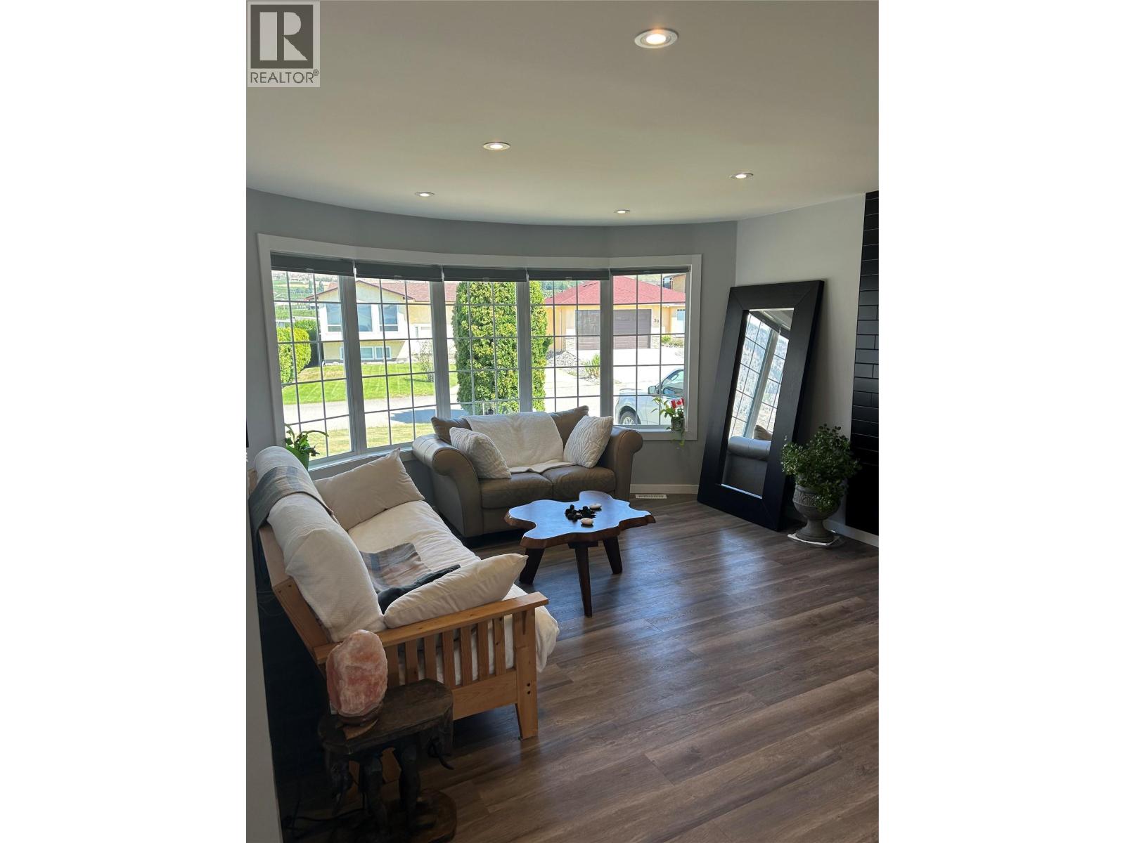 38 BAYVIEW Crescent Osoyoos Photo 3 38 BAYVIEW Crescent Osoyoos Photo 3