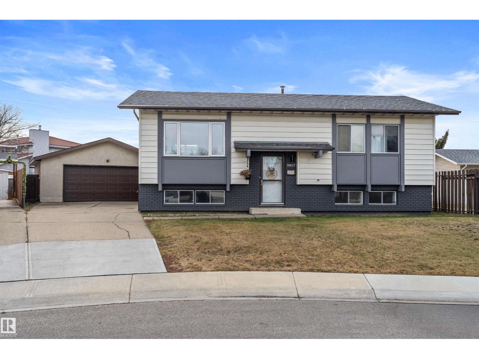9807 165 Av Nw, Edmonton, Alberta  T5X 4Z1 - Photo 1 - E4464379