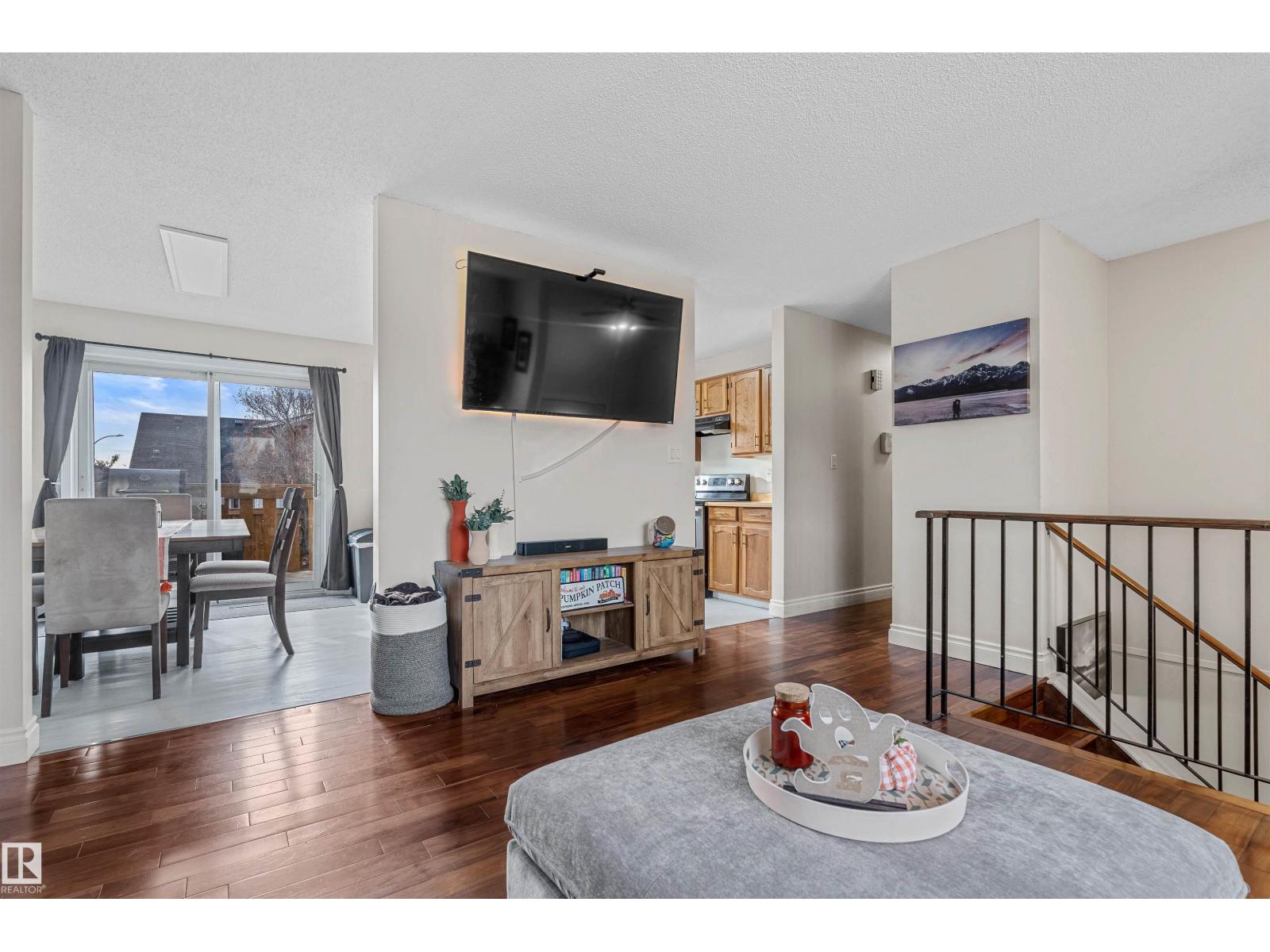 9807 165 Av Nw, Edmonton, Alberta  T5X 4Z1 - Photo 5 - E4464379