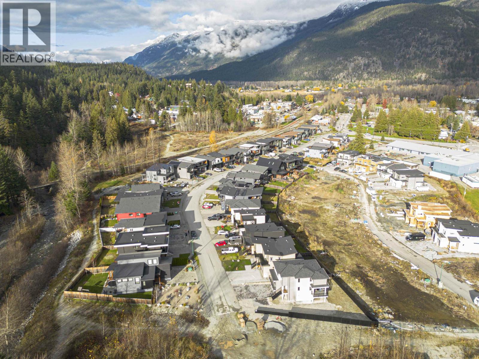 1005 Phare Crescent, Pemberton, British Columbia  V0N 2L1 - Photo 23 - R3063816