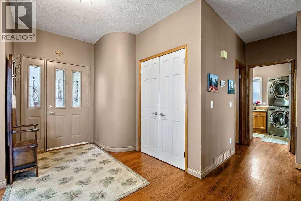 152 Douglas Woods Grove Se, Calgary, Alberta  T2J 7C3 - Photo 2 - A2267767