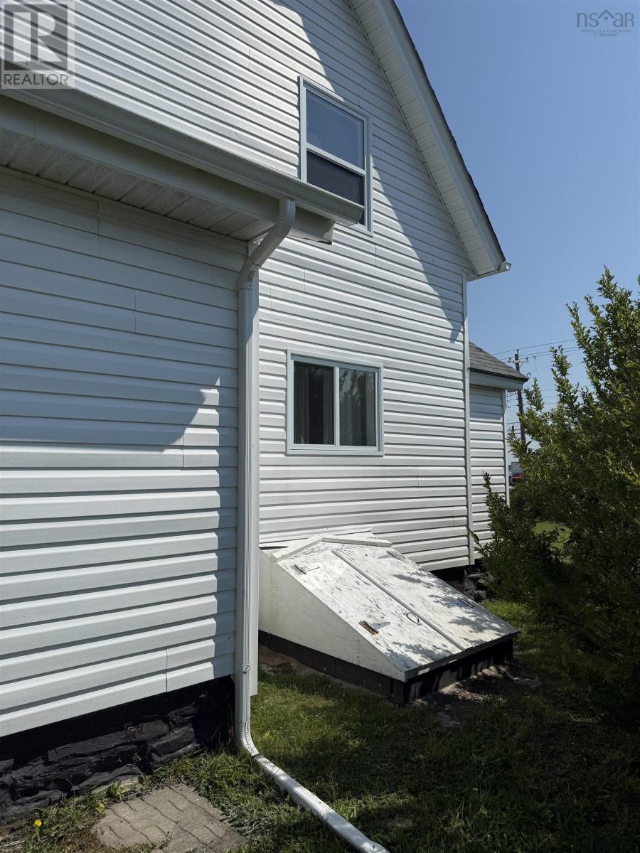 1044 Highway 335, Middle West Pubnico, Nova Scotia  B0W 0C5 - Photo 3 - 202520985