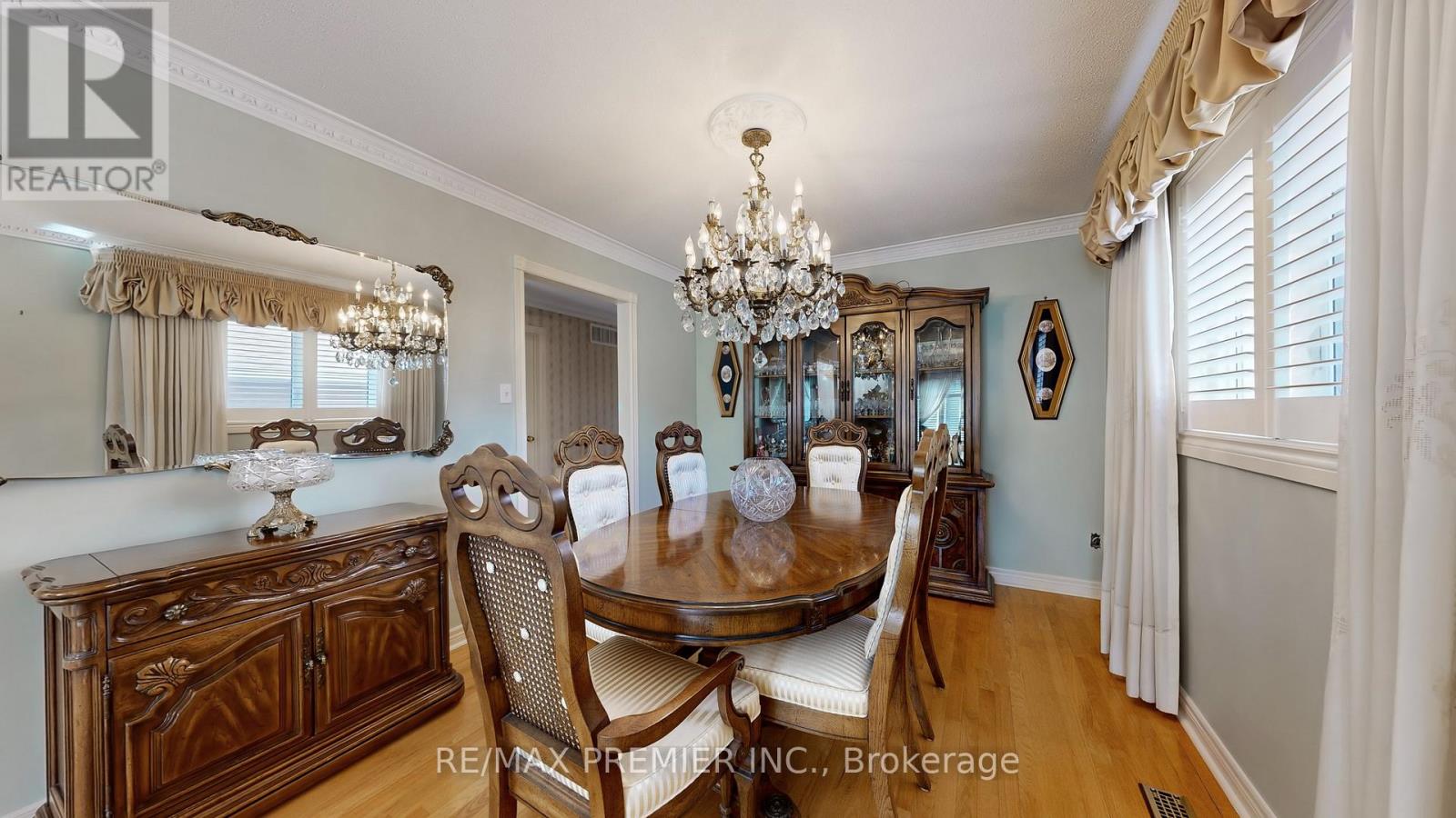 32 Veneto Drive, Vaughan (Vaughan Grove), Ontario  L4L 8X4 - Photo 10 - N12498102