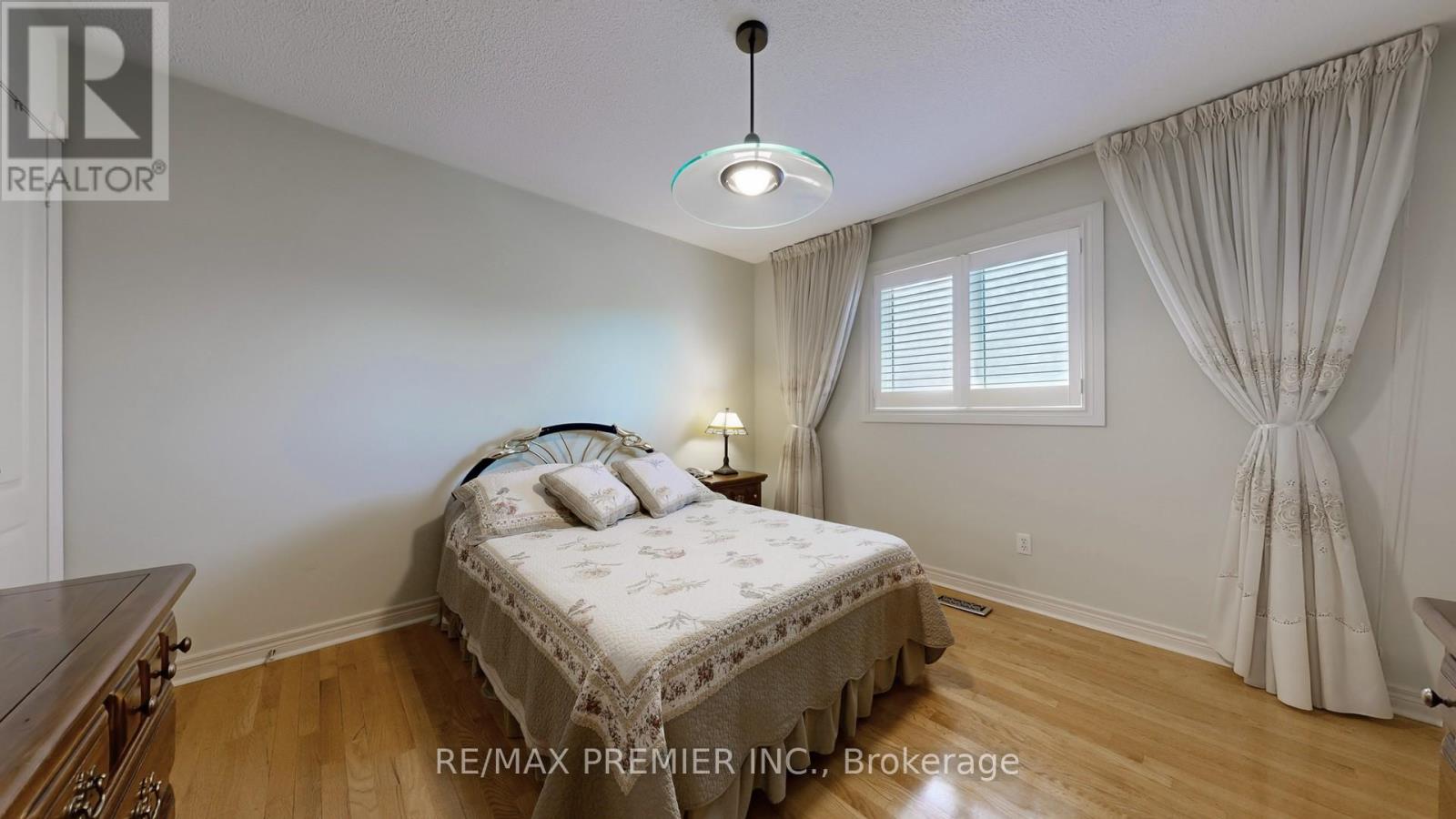 32 Veneto Drive, Vaughan (Vaughan Grove), Ontario  L4L 8X4 - Photo 18 - N12498102