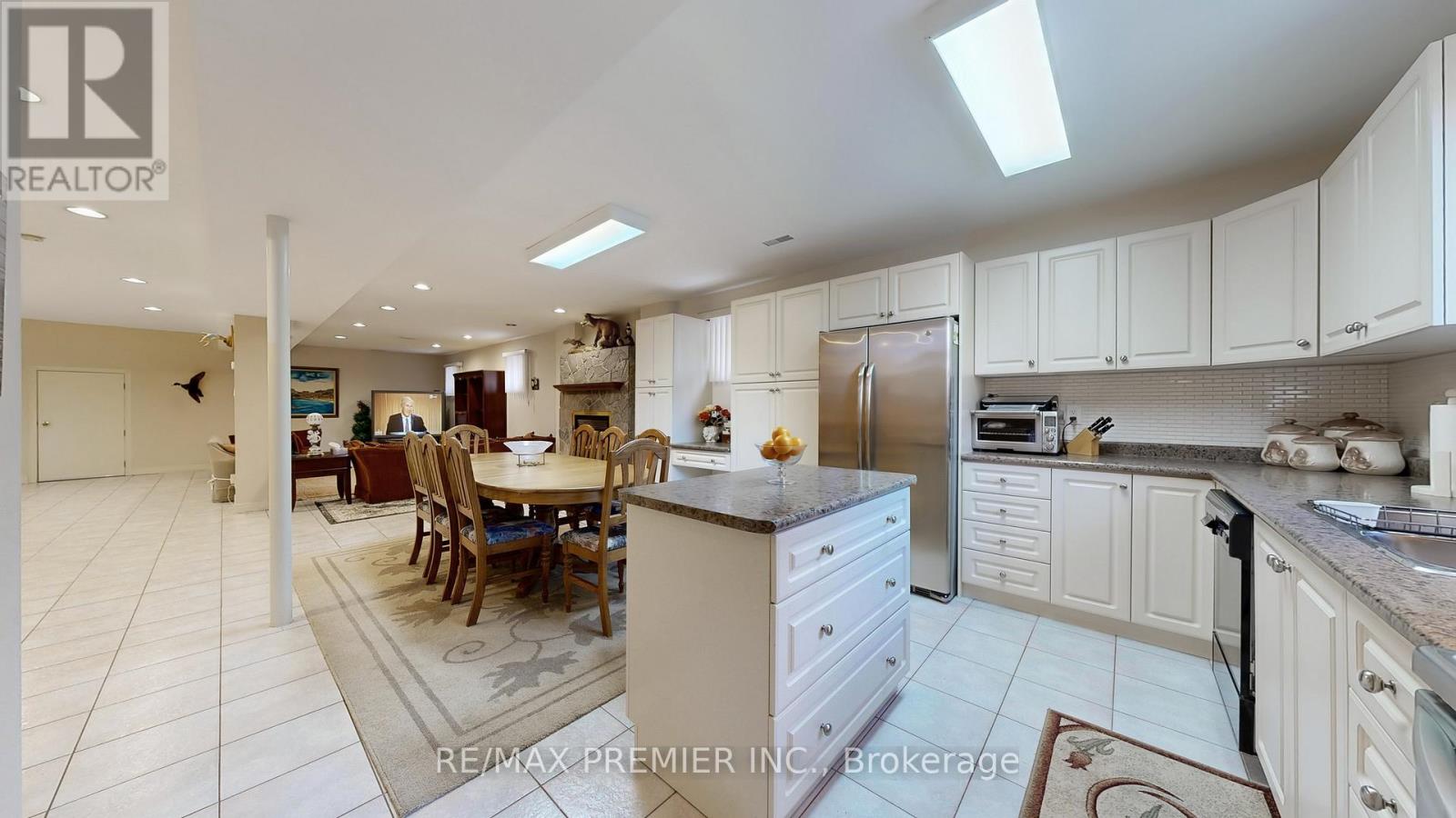 32 Veneto Drive, Vaughan (Vaughan Grove), Ontario  L4L 8X4 - Photo 22 - N12498102