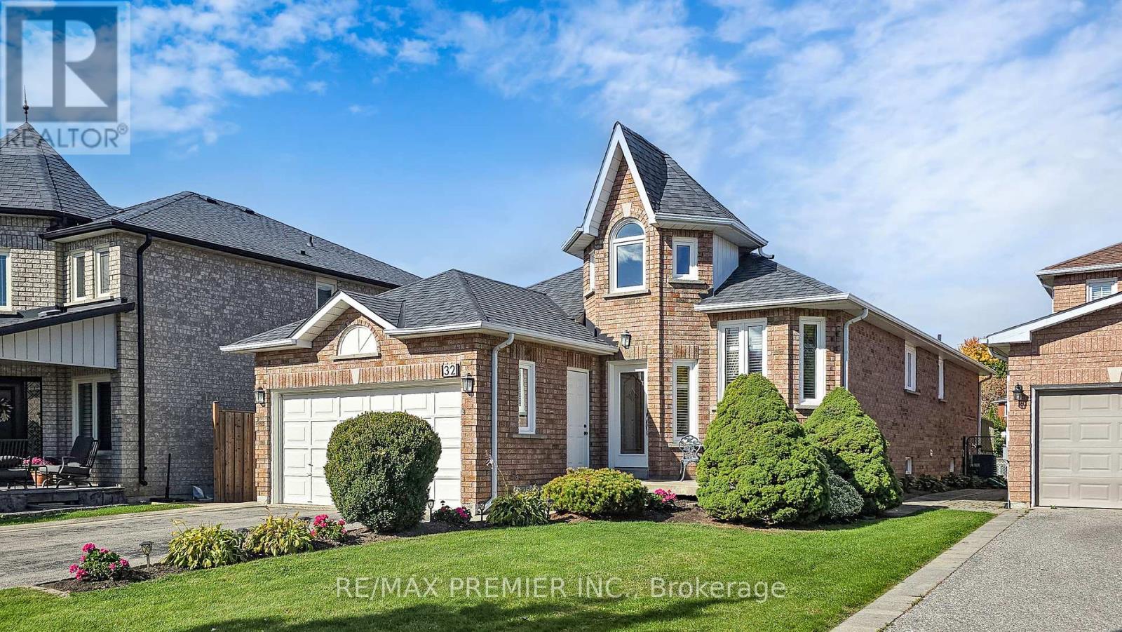 32 Veneto Drive, Vaughan (Vaughan Grove), Ontario  L4L 8X4 - Photo 2 - N12498102