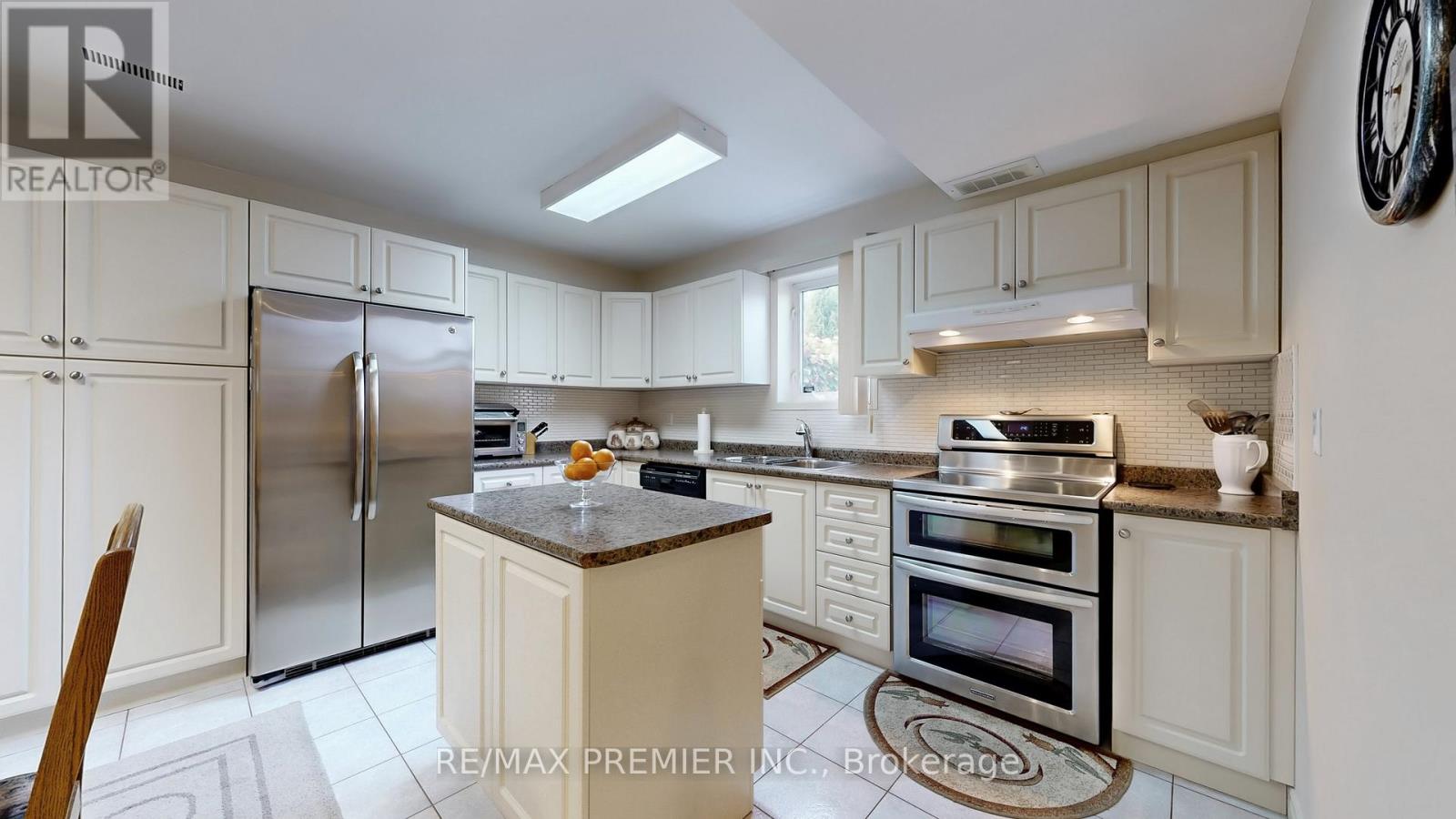 32 Veneto Drive, Vaughan (Vaughan Grove), Ontario  L4L 8X4 - Photo 21 - N12498102