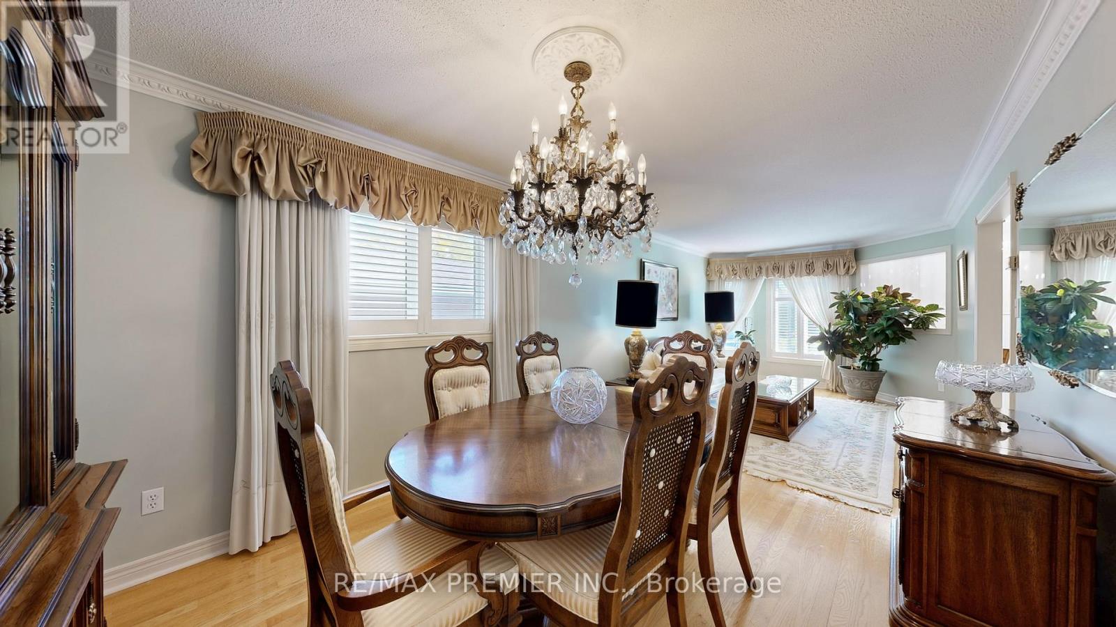 32 Veneto Drive, Vaughan (Vaughan Grove), Ontario  L4L 8X4 - Photo 12 - N12498102