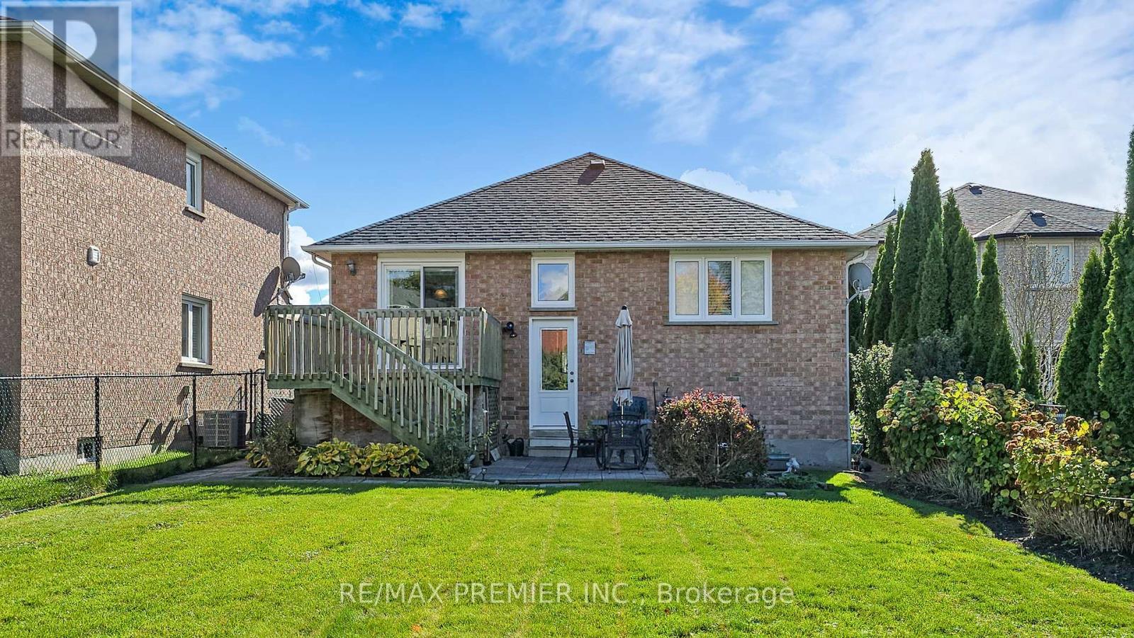 32 Veneto Drive, Vaughan (Vaughan Grove), Ontario  L4L 8X4 - Photo 28 - N12498102
