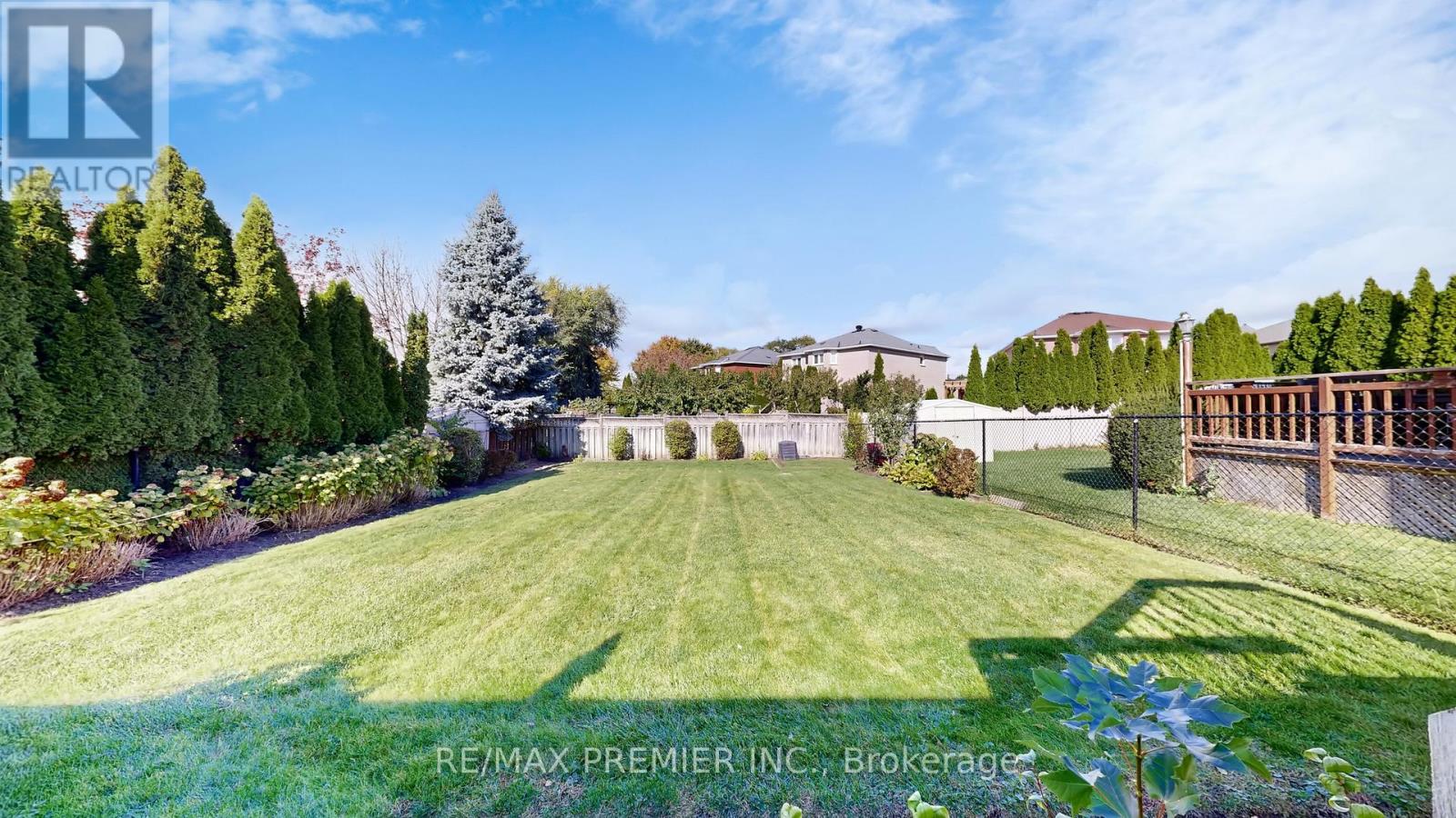 32 Veneto Drive, Vaughan (Vaughan Grove), Ontario  L4L 8X4 - Photo 30 - N12498102