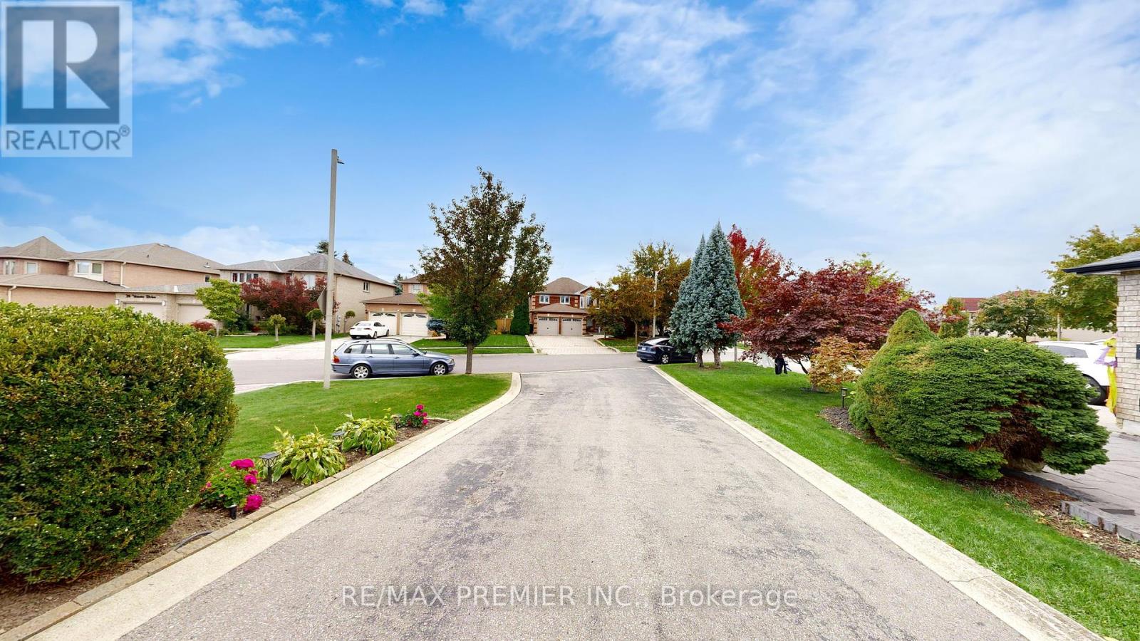 32 Veneto Drive, Vaughan (Vaughan Grove), Ontario  L4L 8X4 - Photo 31 - N12498102