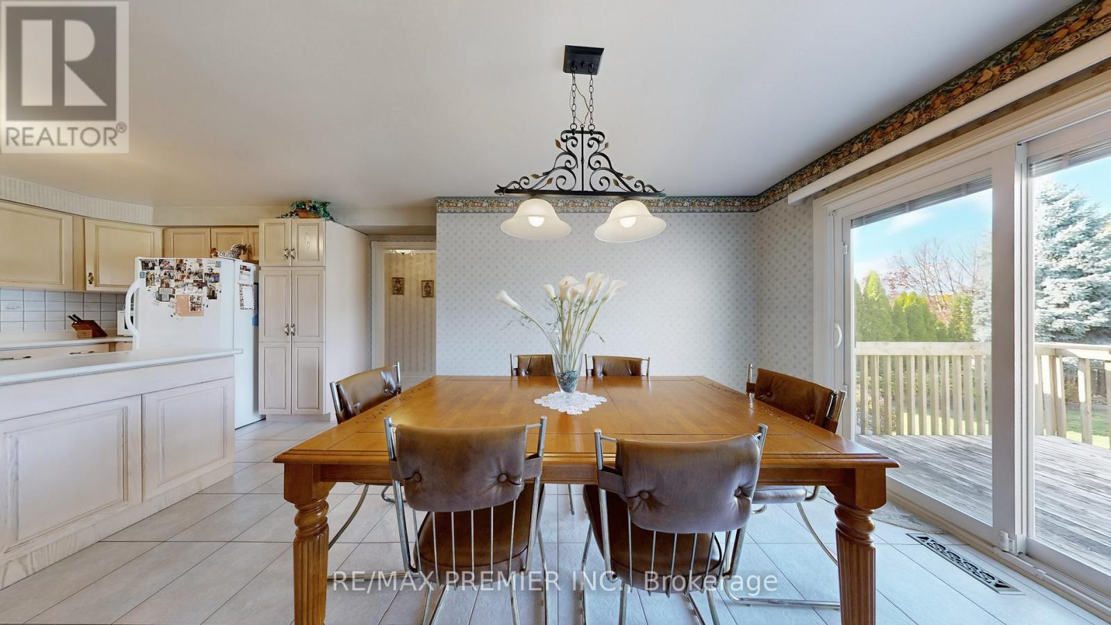 32 Veneto Drive, Vaughan (Vaughan Grove), Ontario  L4L 8X4 - Photo 4 - N12498102