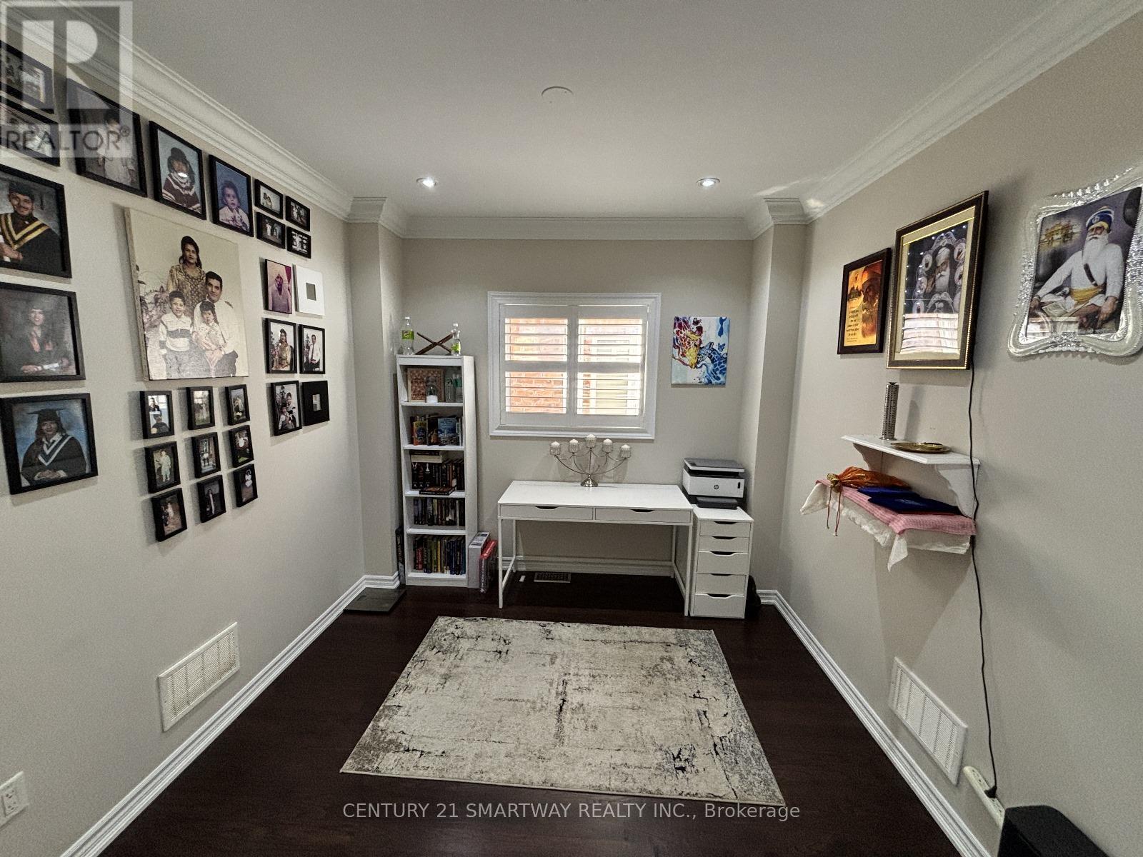 25 Bucksaw Street, Brampton (Northwest Brampton), Ontario  L7A 0G4 - Photo 4 - W12499414