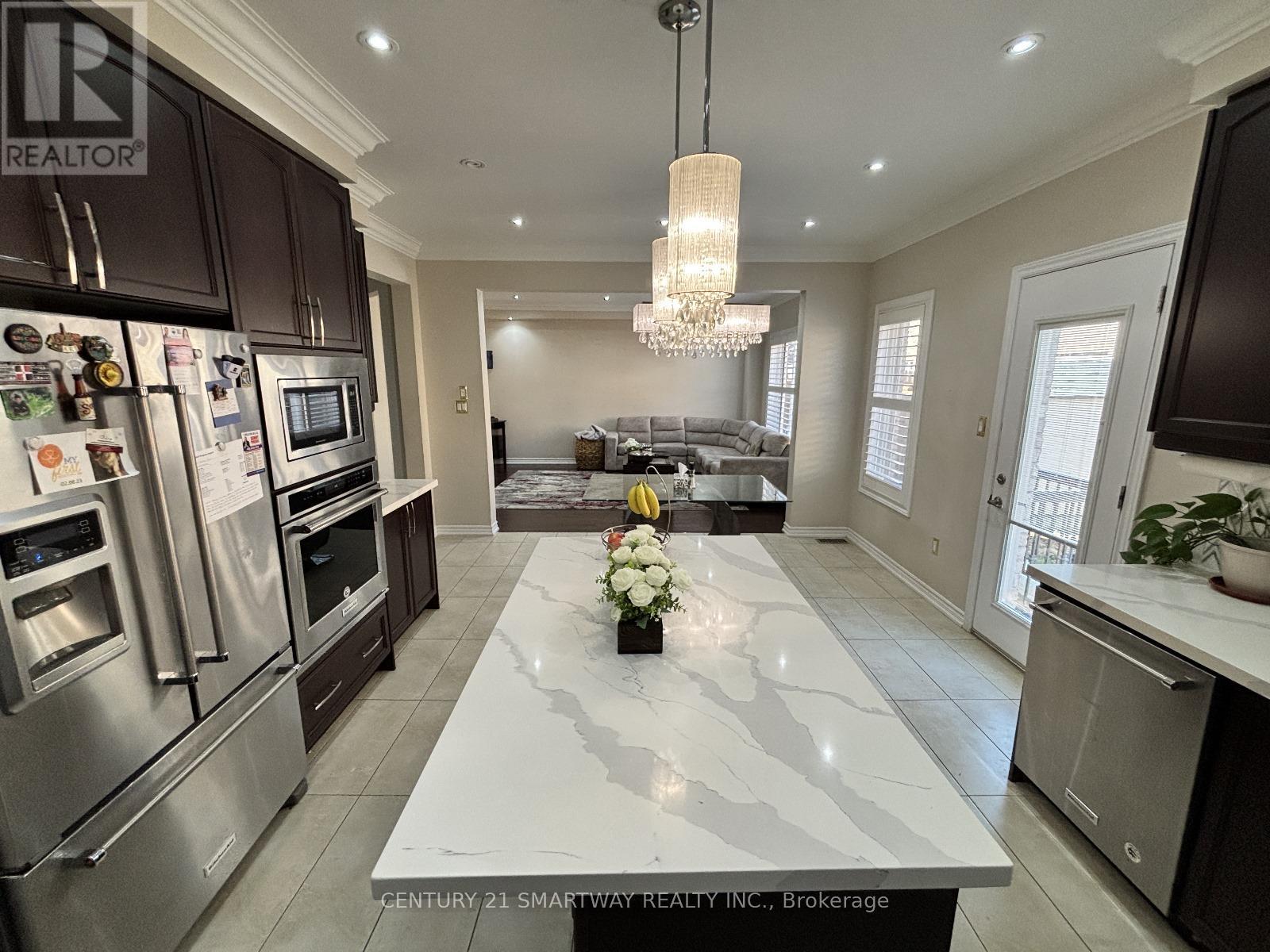 25 Bucksaw Street, Brampton (Northwest Brampton), Ontario  L7A 0G4 - Photo 7 - W12499414