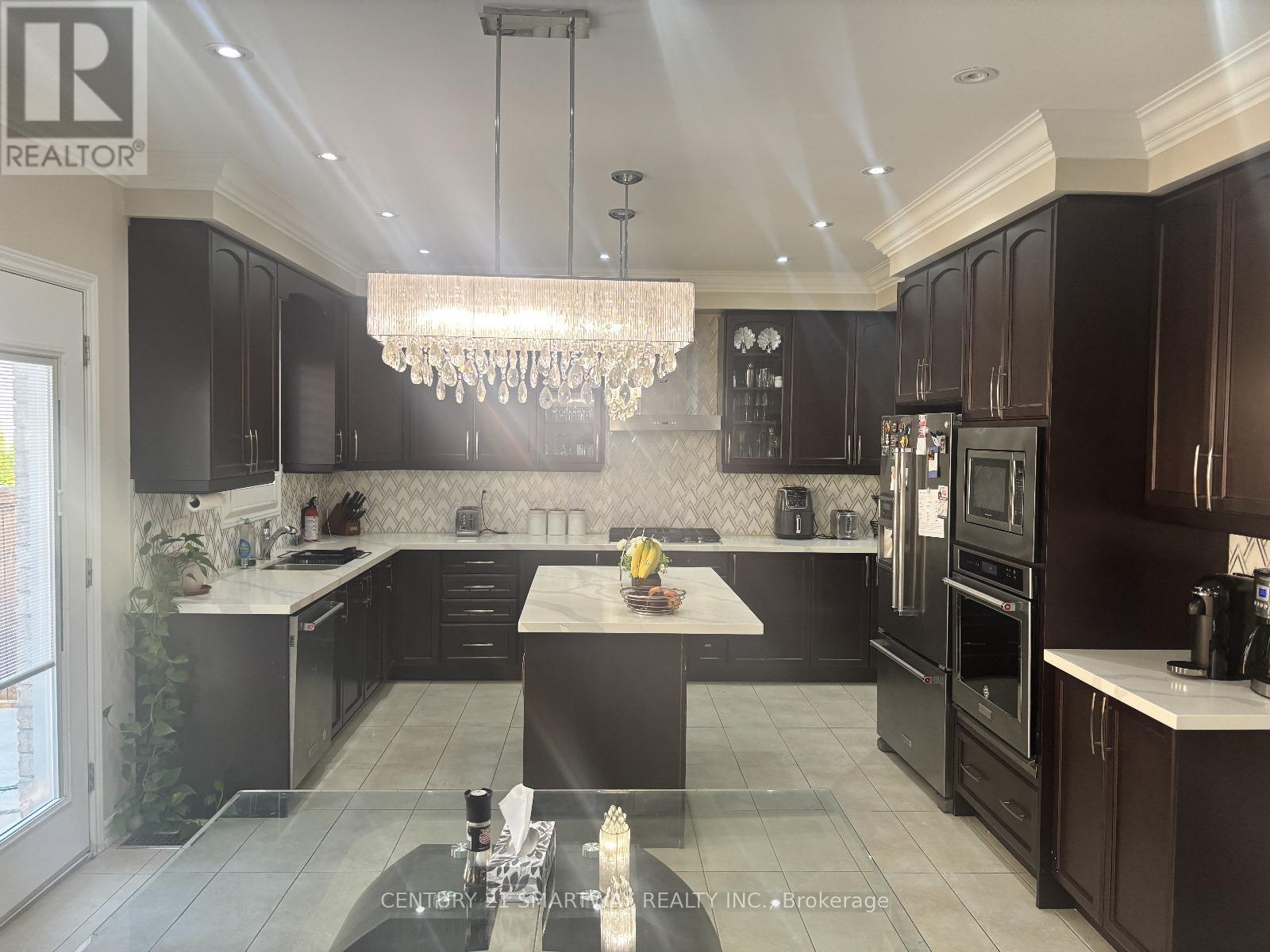 25 Bucksaw Street, Brampton (Northwest Brampton), Ontario  L7A 0G4 - Photo 5 - W12499414