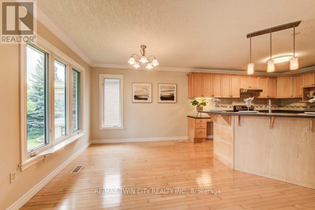 670 Salzburg Drive, Waterloo, Ontario  N2V 2N8 - Photo 17 - X12484376