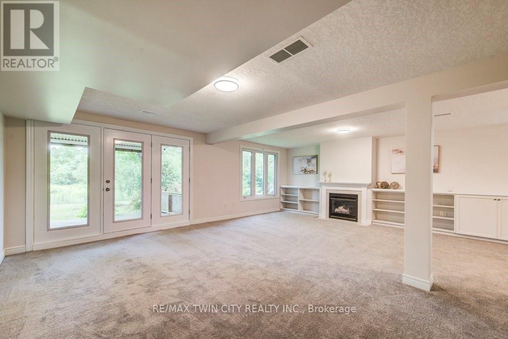 670 Salzburg Drive, Waterloo, Ontario  N2V 2N8 - Photo 32 - X12484376