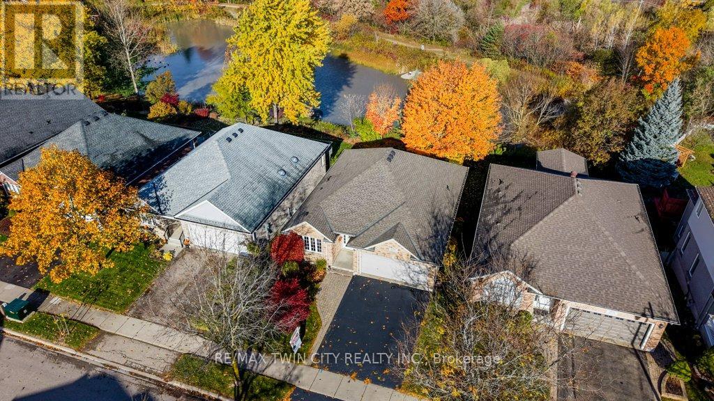 670 Salzburg Drive, Waterloo, Ontario  N2V 2N8 - Photo 2 - X12484376