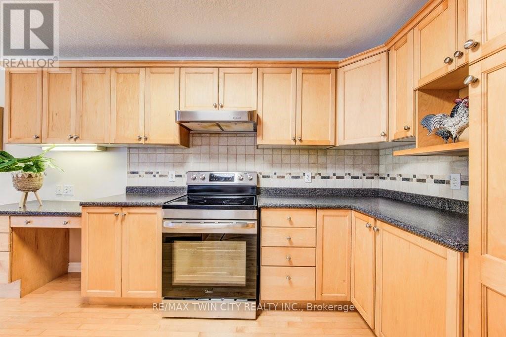 670 Salzburg Drive, Waterloo, Ontario  N2V 2N8 - Photo 14 - X12484376