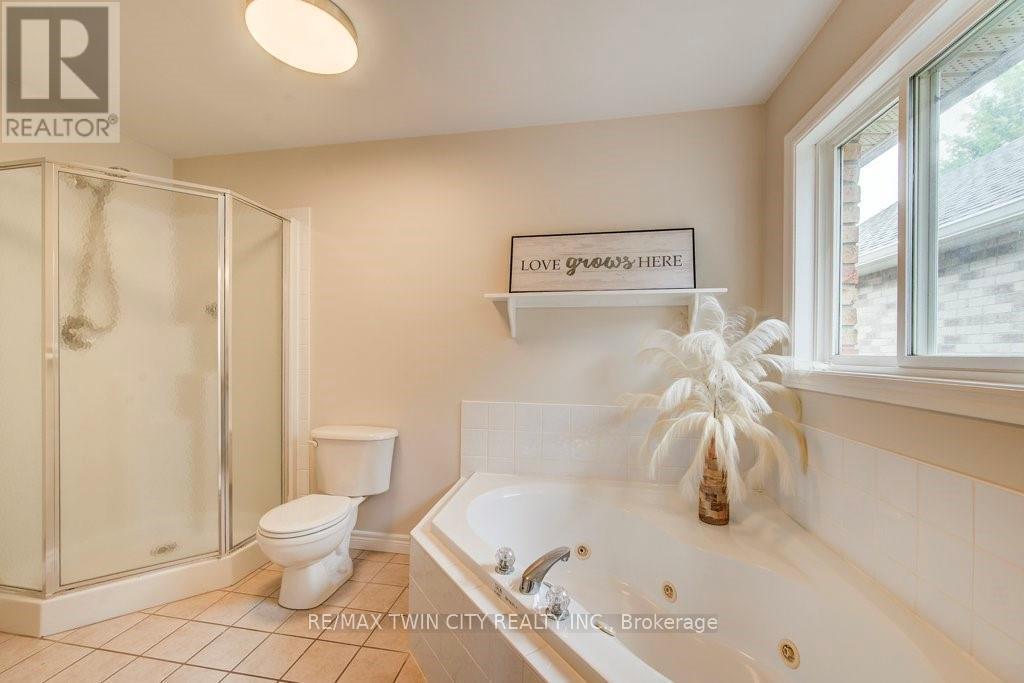 670 Salzburg Drive, Waterloo, Ontario  N2V 2N8 - Photo 23 - X12484376