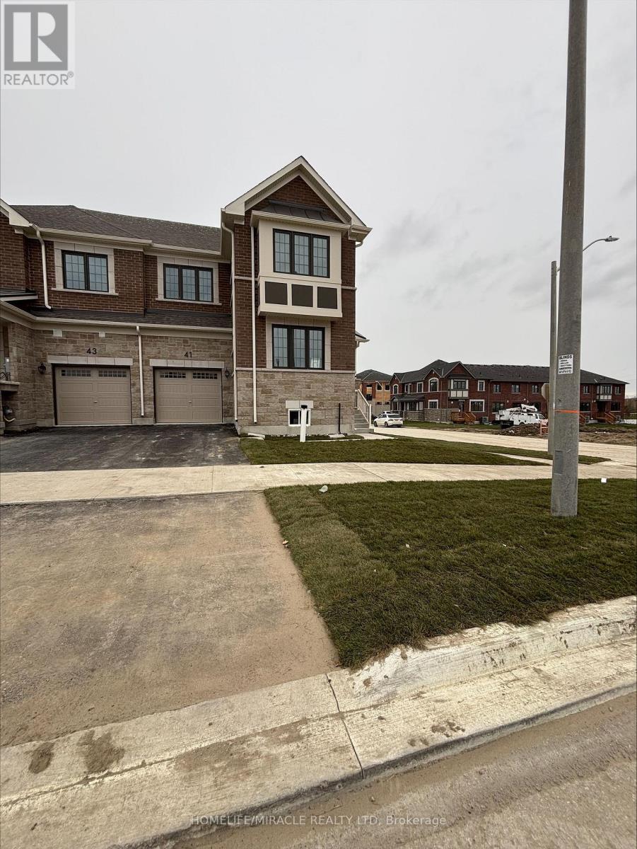 41 Lower Street, Barrie, Ontario  L9J 1B3 - Photo 3 - S12499534