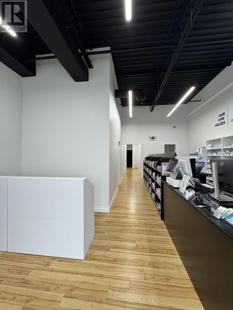 561 Southdale Road E, London South, Ontario  N6E 3M7 - Photo 3 - X12424463